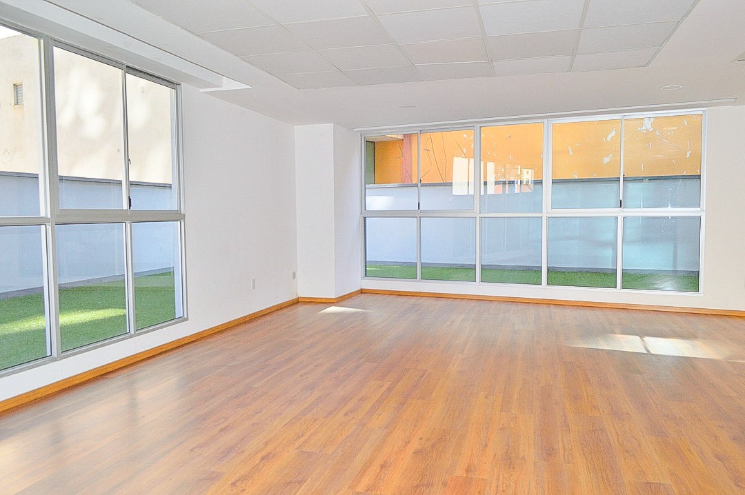 Oficina en Venta<b>OFICINA NUEVA DE 156 M2. EN VENTA EN LA AVENIDA 6 DE AGOSTO</b>  Foto 1