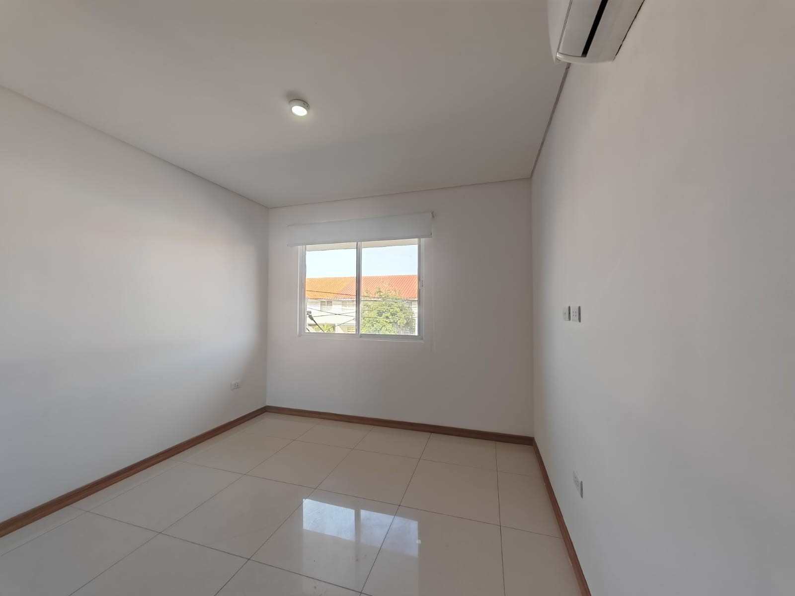 Casa en Entre 6to y 7mo anillo Oeste en Santa Cruz de la Sierra 3 dormitorios 3 baños 2 parqueos Foto 22