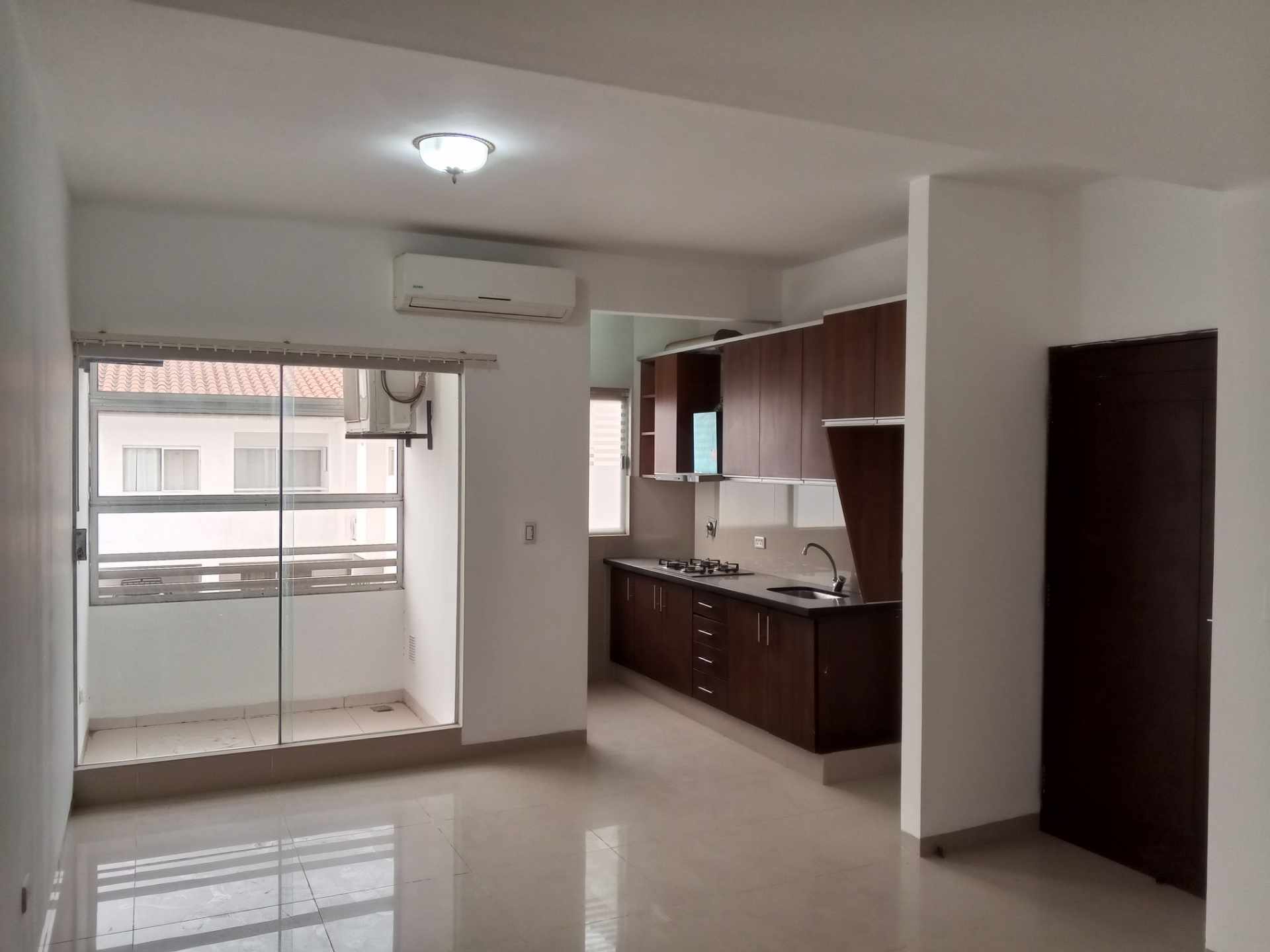 Departamento [CONDOMINIO JERUSALEN| 4TO. Y 5TO. ANILLO ZONA NORTE ENTRE RADIAL 26 Y 27 CERCA DE MALL LAS BRISAS] ALQUILER SIN MUEBLES DPTO. 1 DORMITORIO SIN PARQUEO Foto 3