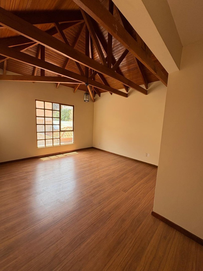 Casa en AlquilerBonita Casa en Alquiler
3 dormitorios, Achumani Foto 6