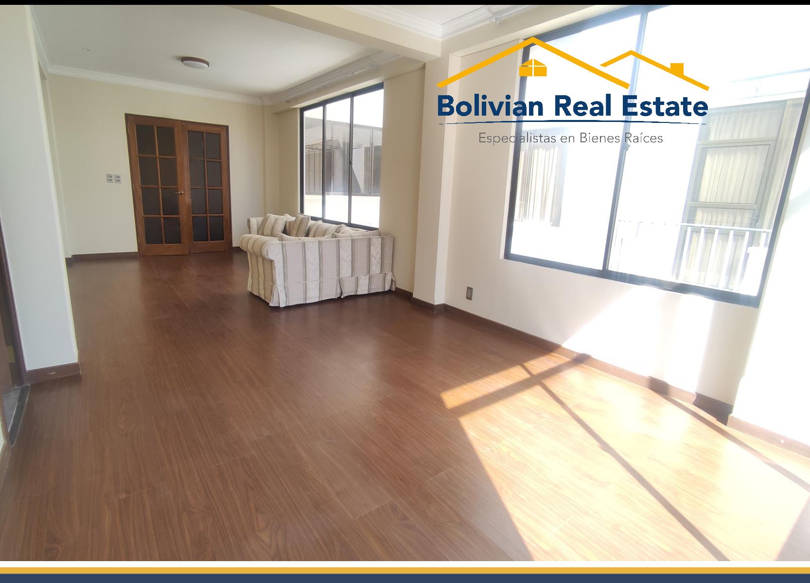 Departamento en VentaCALACOTO A PASOS DE LA AV. BALLIVIAN CALLE 24 EN VENTA BONITO DEPARTAMENTO 3 dormitorios 3 baños 1 parqueos Foto 2