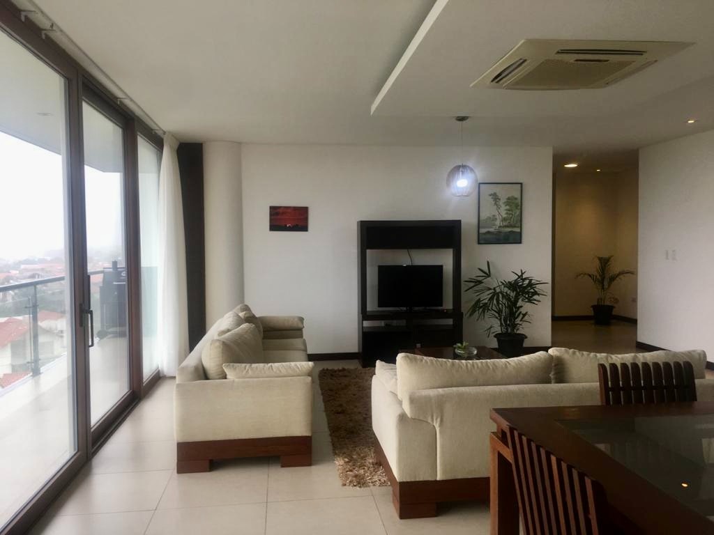 Departamento en AlquilerNorte Av. Banzer y 6to anillo 4 dormitorios 3 baños 1 parqueos Foto 6