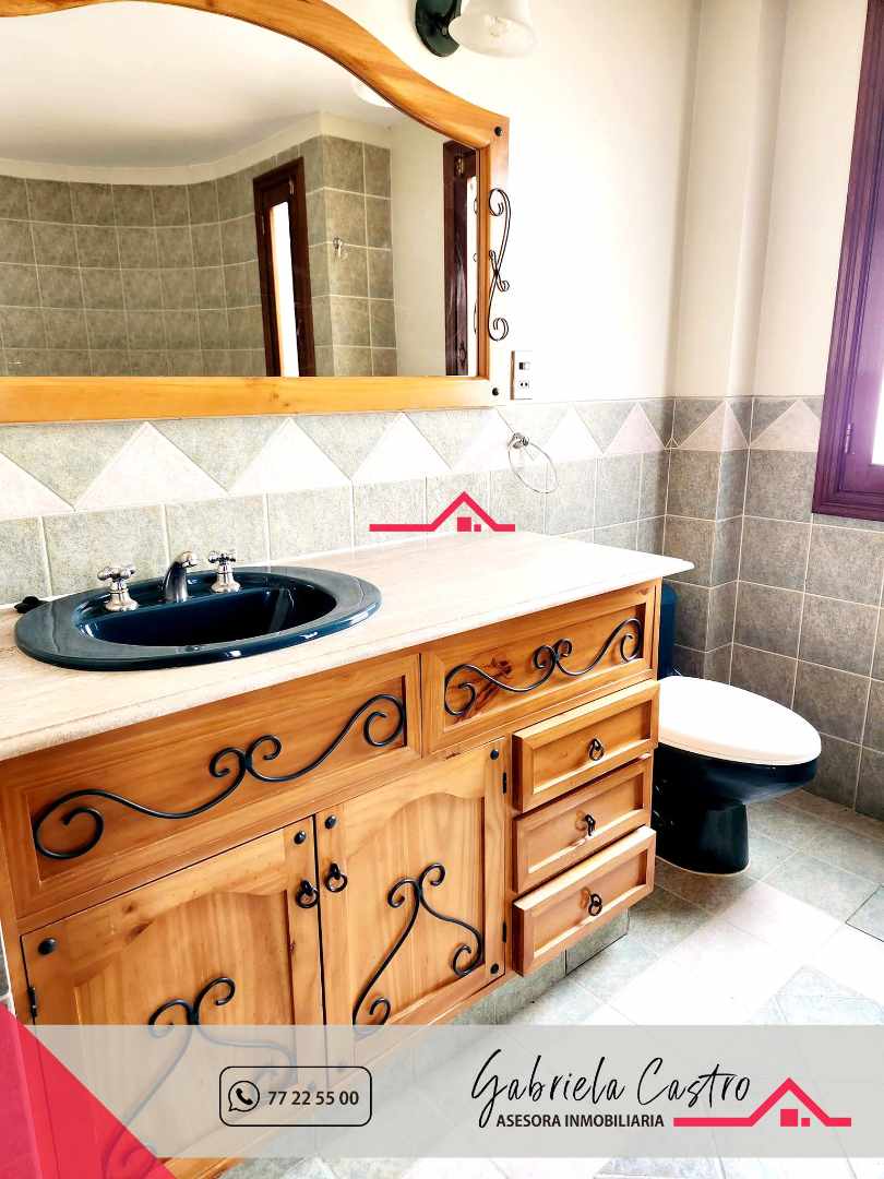 Casa en VentaACHUMANI JARDINES DEL SUR - PRECIOSA Y AMPLIA CASA CON 5 DORMITORIOS EN VENTA OPCIÓN ALQUILER

 Foto 13