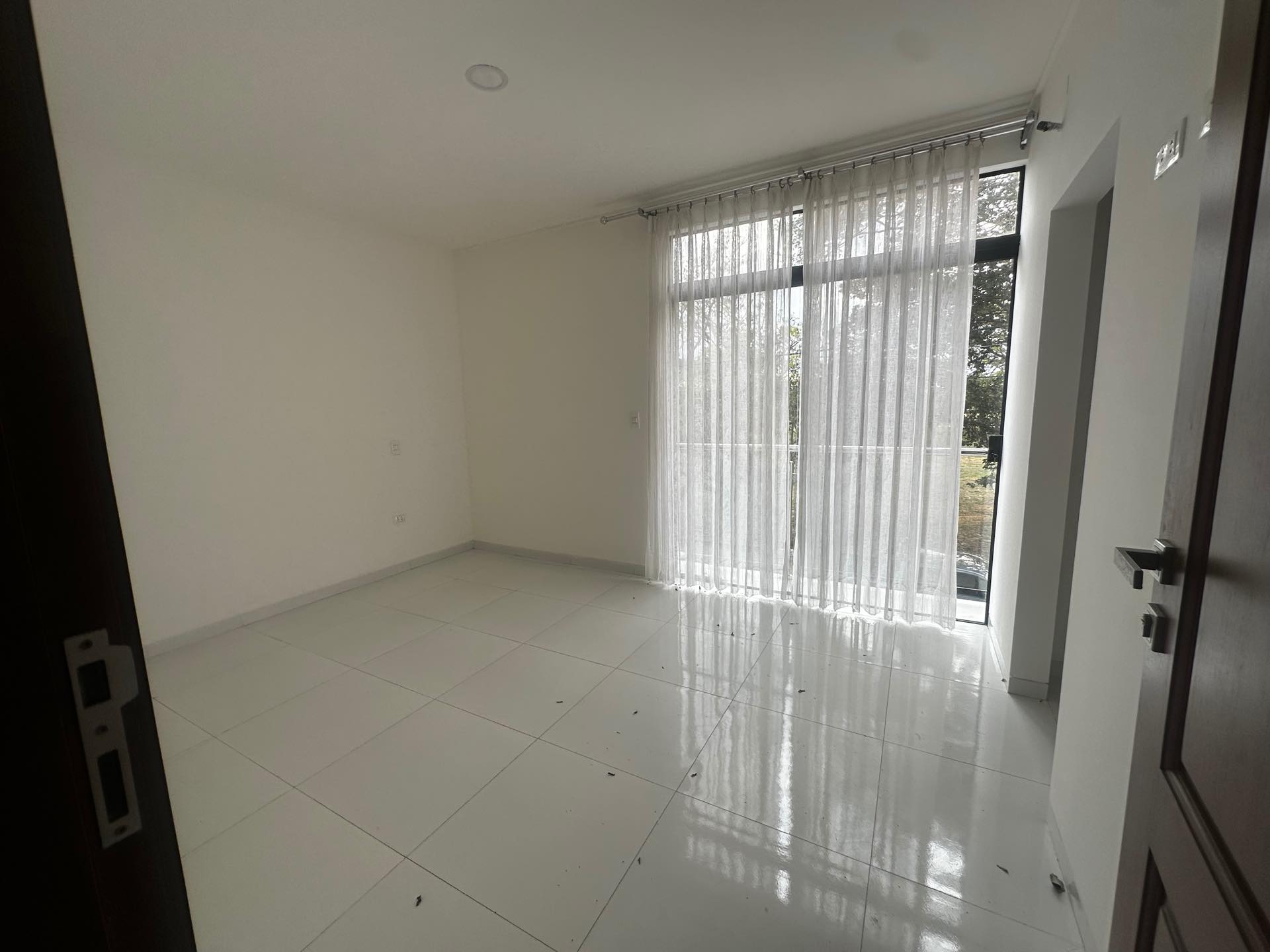 Departamento en Entre 7mo y 8vo anillo Norte en Santa Cruz de la Sierra 3 dormitorios 1 baños 2 parqueos Foto 4