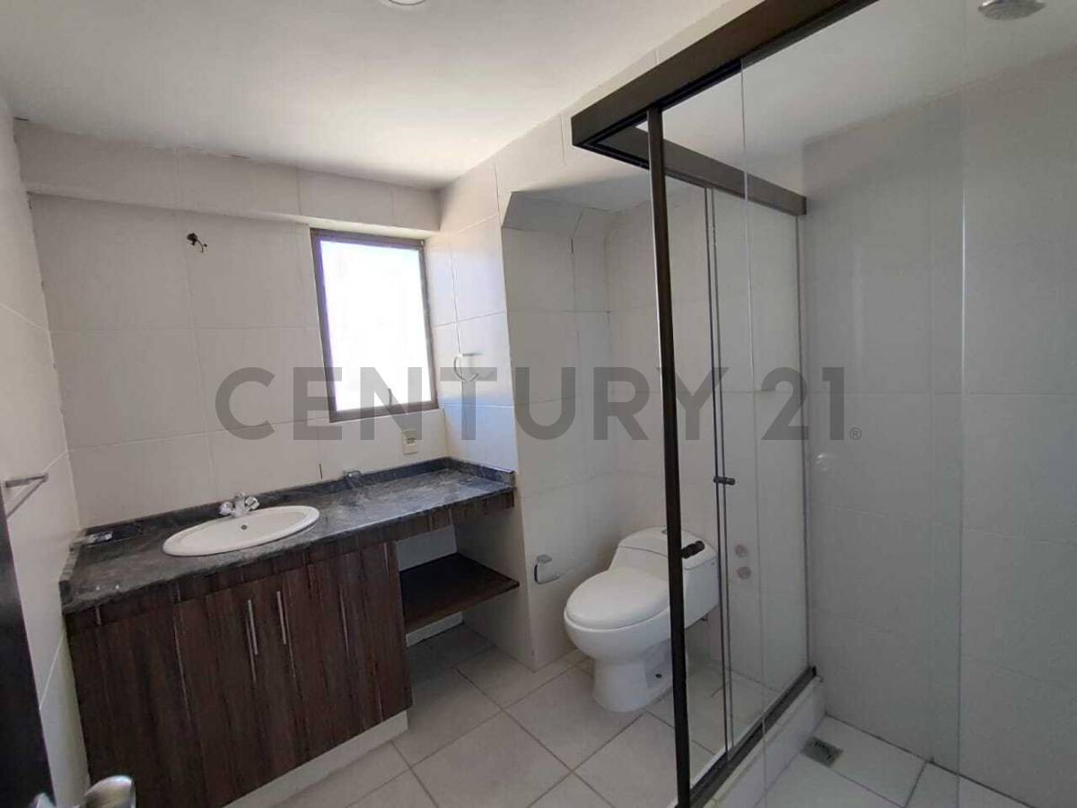 Departamento en Achumani en La Paz 3 dormitorios 4 baños 1 parqueos Foto 7