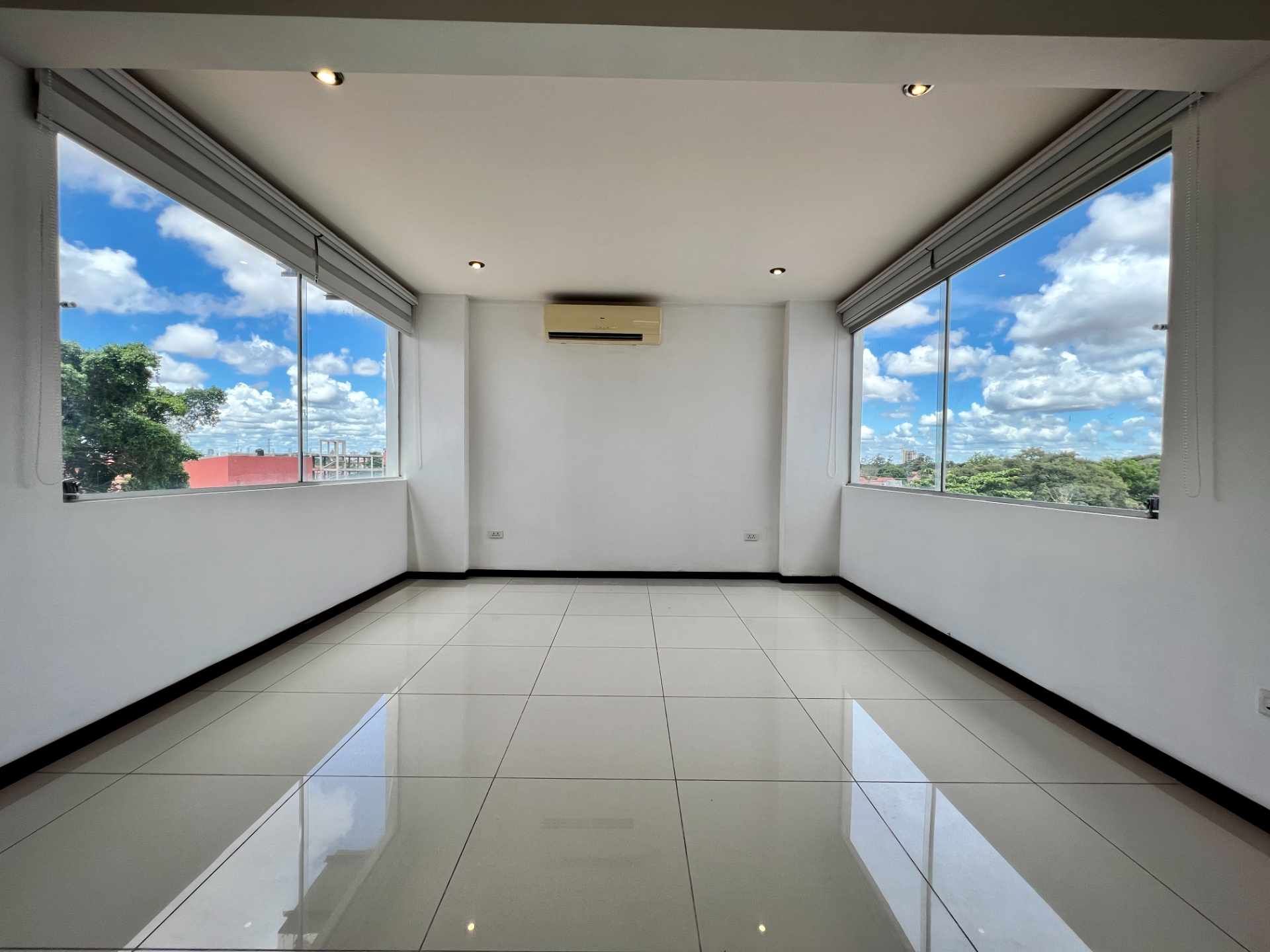 Departamento en AlquilerAv. Pirai 4° anillo 2 dormitorios 3 baños 1 parqueos Foto 13