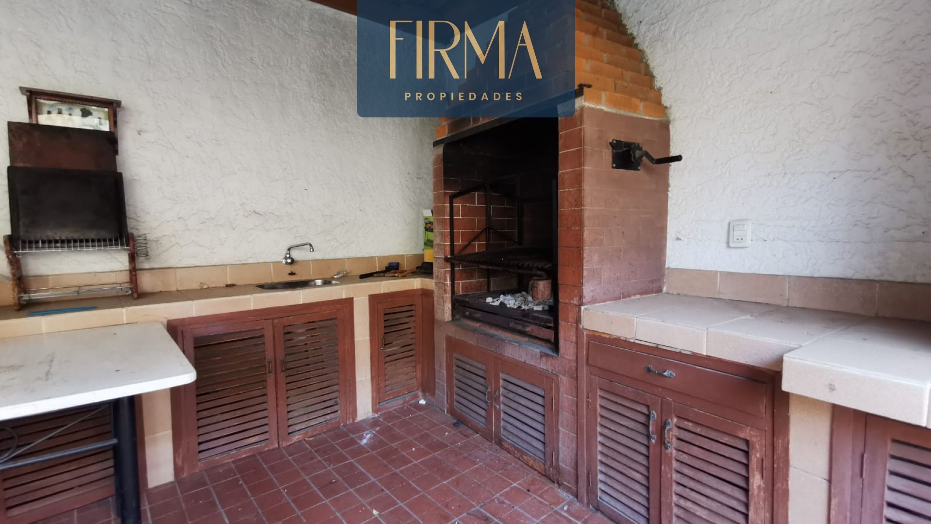 Casa en Irpavi en La Paz 4 dormitorios 5 baños 4 parqueos Foto 2