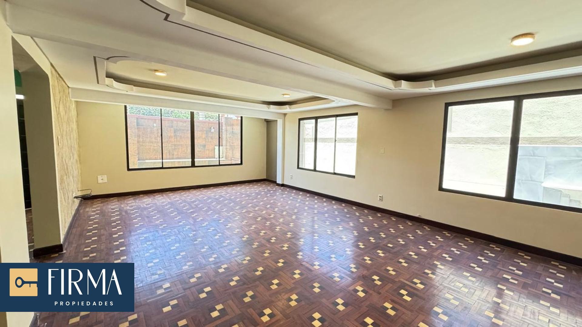 Casa en AlquilerCASA EN ALQUIER, ACHUMANI 4 dormitorios 6 baños 3 parqueos Foto 1