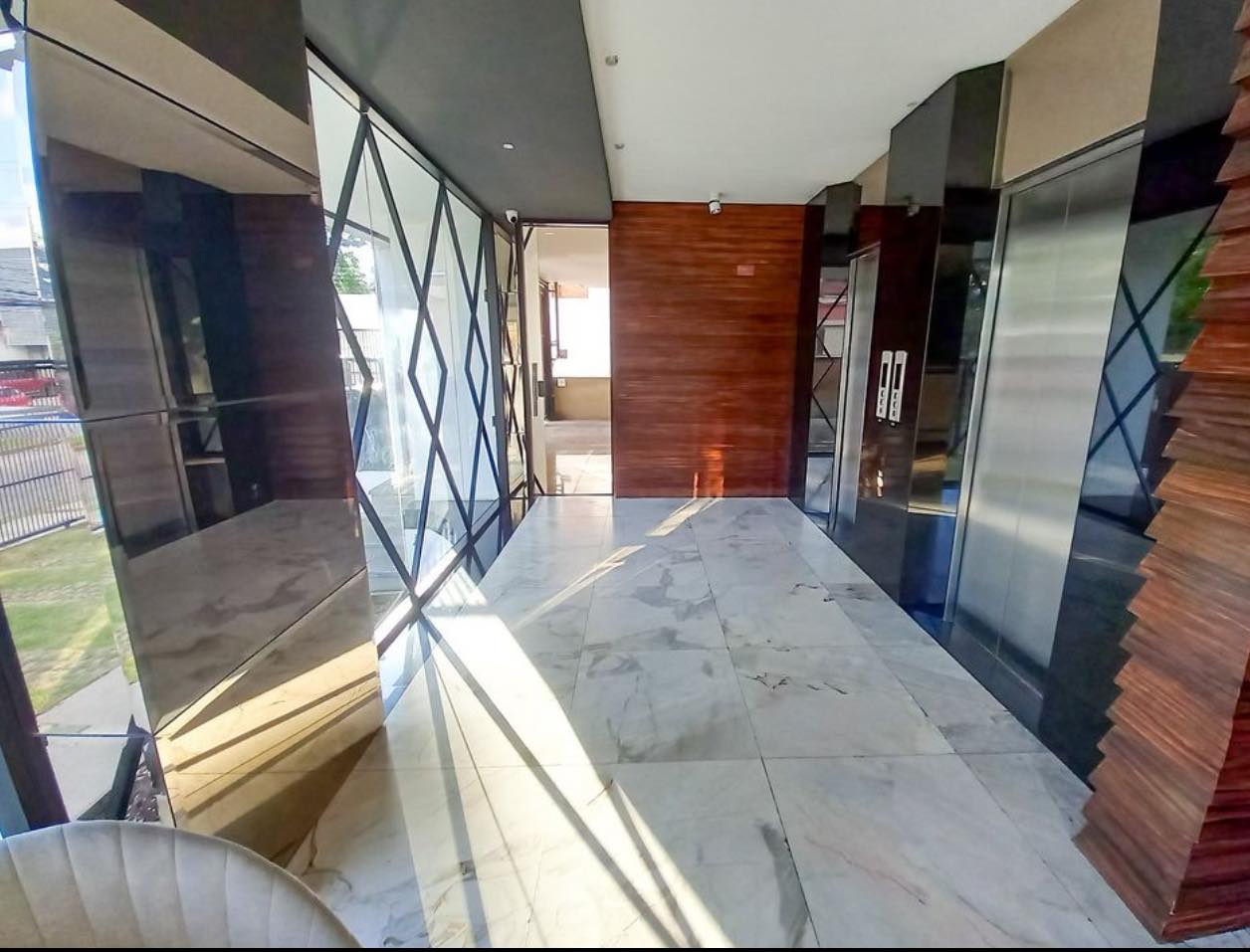 Departamento en VentaAv. La Salle ( Zona Equipetrol) Macororó 9 Foto 4