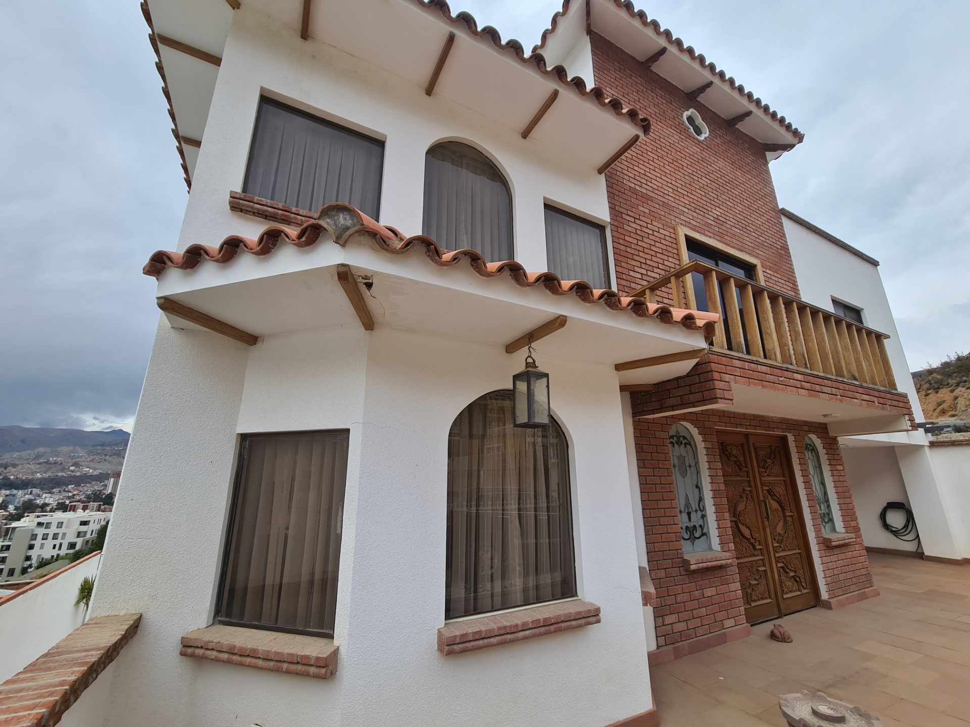 Casa en VentaEN VENTA O ALQUILER CASA EN AUQUISAMAÑA 4 dormitorios 7 baños 2 parqueos Foto 1