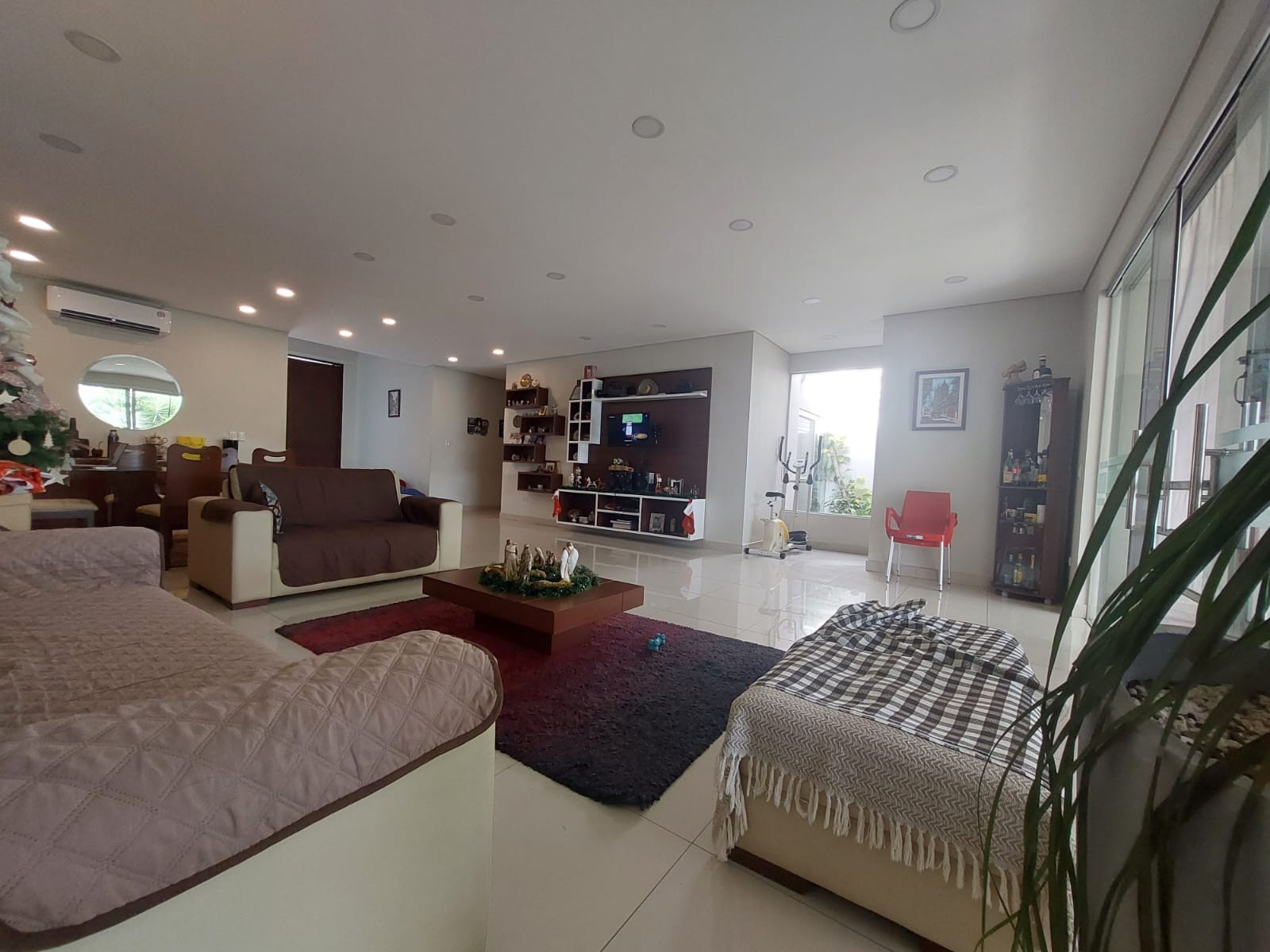 Casa en Entre 4to y 5to anillo Norte en Santa Cruz de la Sierra 4 dormitorios 3 baños 2 parqueos Foto 8