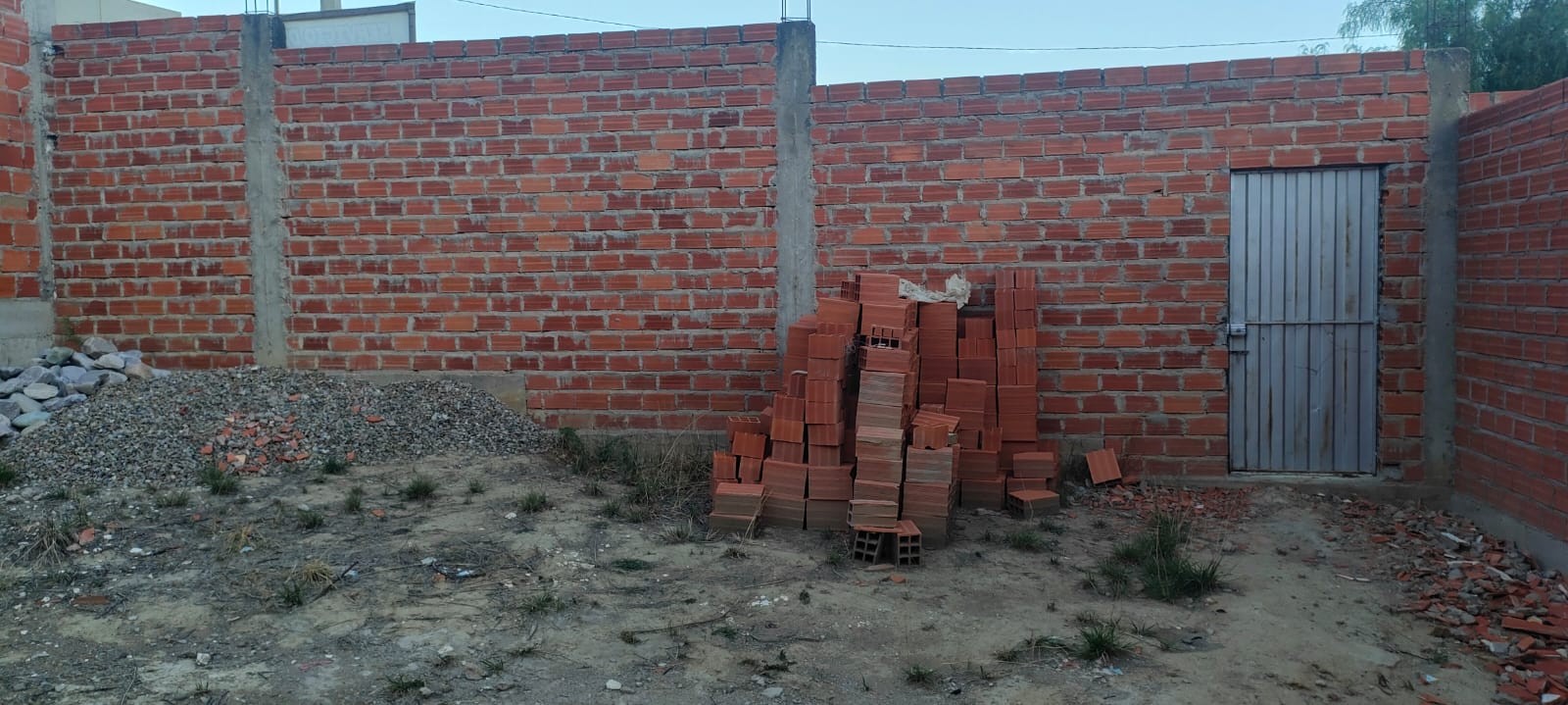 Terreno Tarija, Barrio San Bernardo, Av. La Paz a media cuadra antes de llegar a la Av. Nestor Paz, zona Campo Ferial Tarija. Foto 6