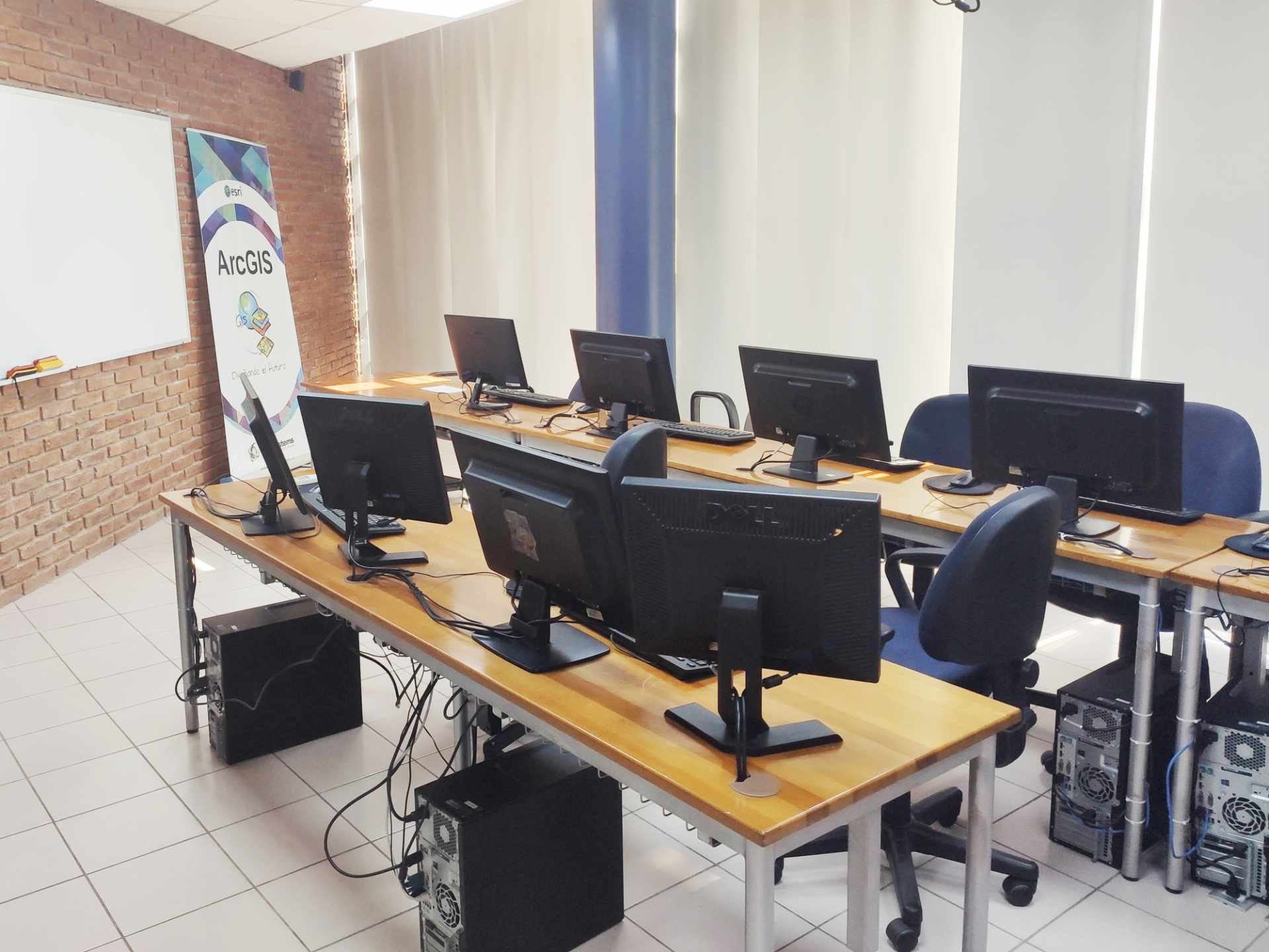 Edificio en VentaOFERTA EDIFICIO EMPRESARIAL EN EQUIPETROL Foto 6