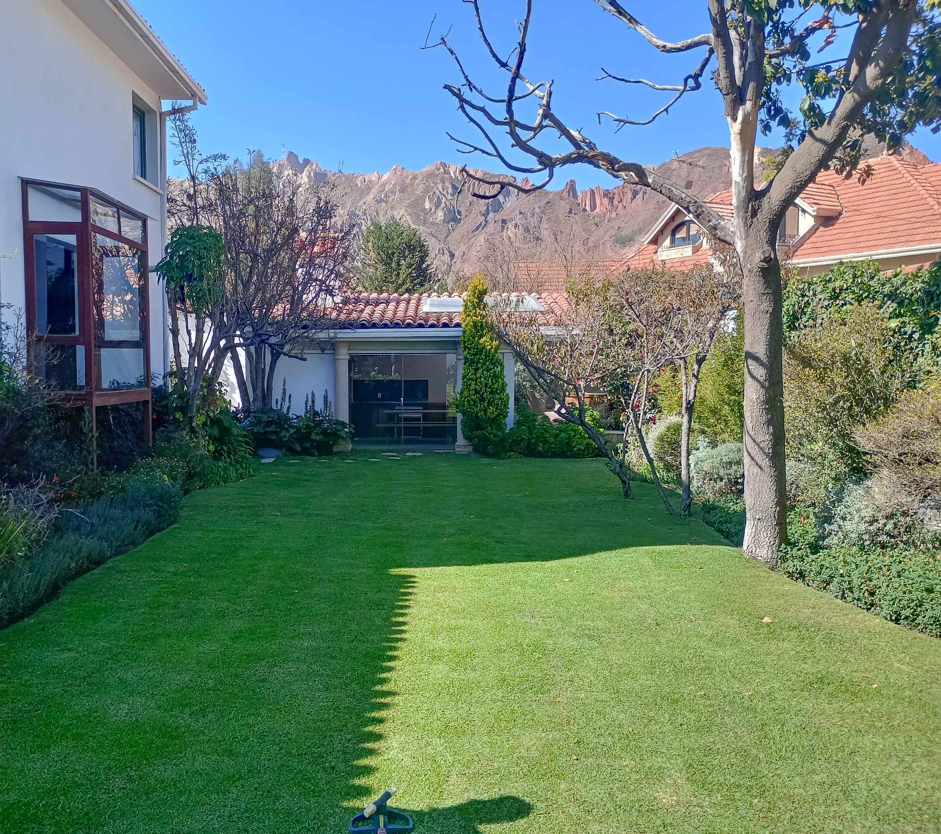 Casa en Alquiler<b>Hermosa casa de 4 dormitorios en La Avenida Los Álamos</b> Foto 1