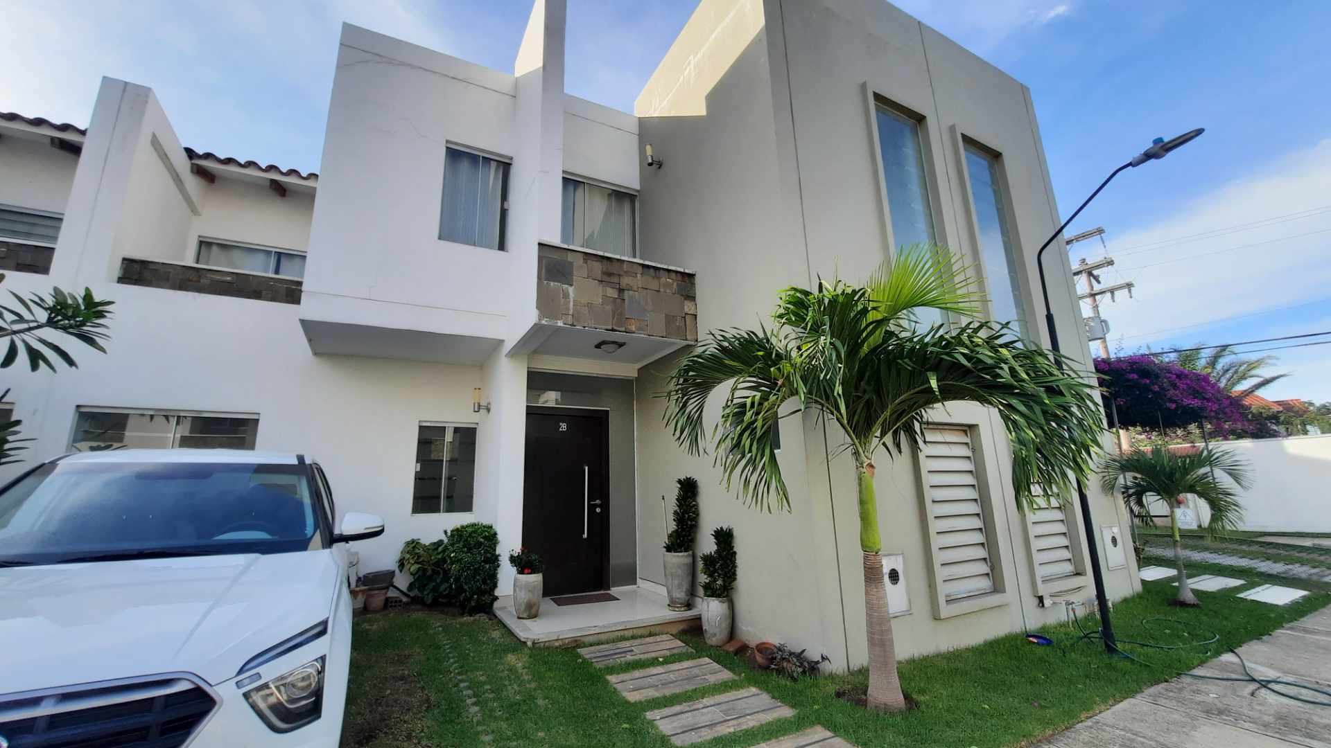 Casa en Entre 4to y 5to anillo Oeste en Santa Cruz de la Sierra 3 dormitorios 3 baños 2 parqueos Foto 4