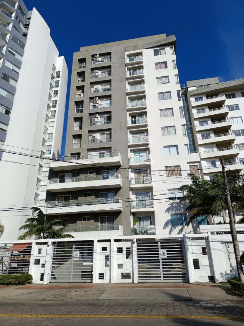 Departamento en AlquilerCalle Cochabamba esquina Av Irala Foto 5