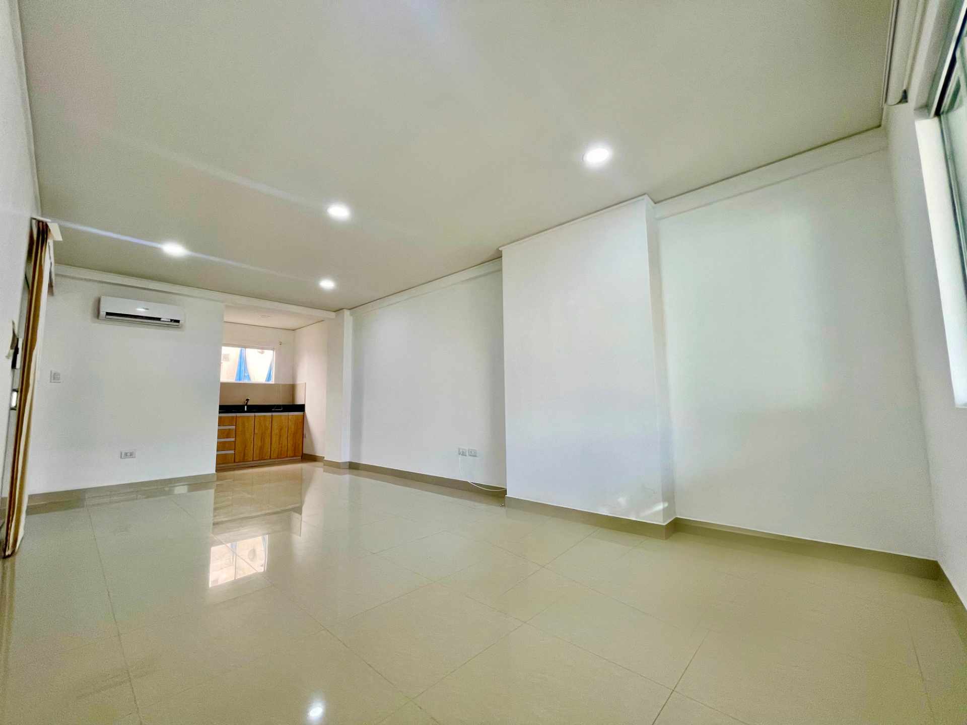 Departamento en AlquilerEN ALQUILER MONO AMBIENTE, CANAL ISUTO 2do Y 3er ANILLO Foto 5