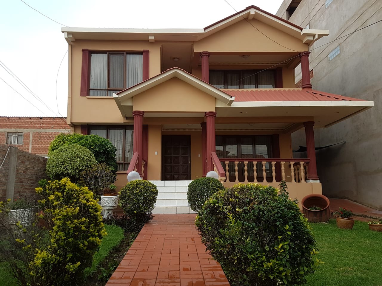 Casa Avenida Atahuallpa frente al segundo tanque de semapa Foto 1