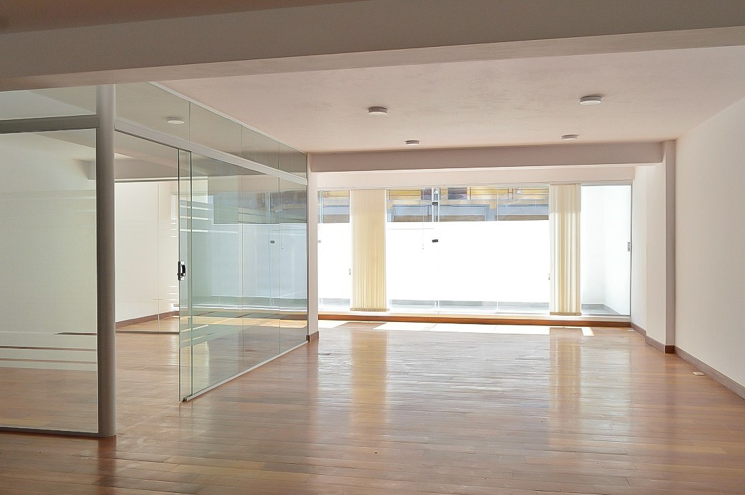 Oficina en Venta<b>OFICINA DE 118 M2. EN VENTA, AVENIDA 6 DE AGOSTO, SAN JORGE.</b> 2 dormitorios 1 baños  Foto 2