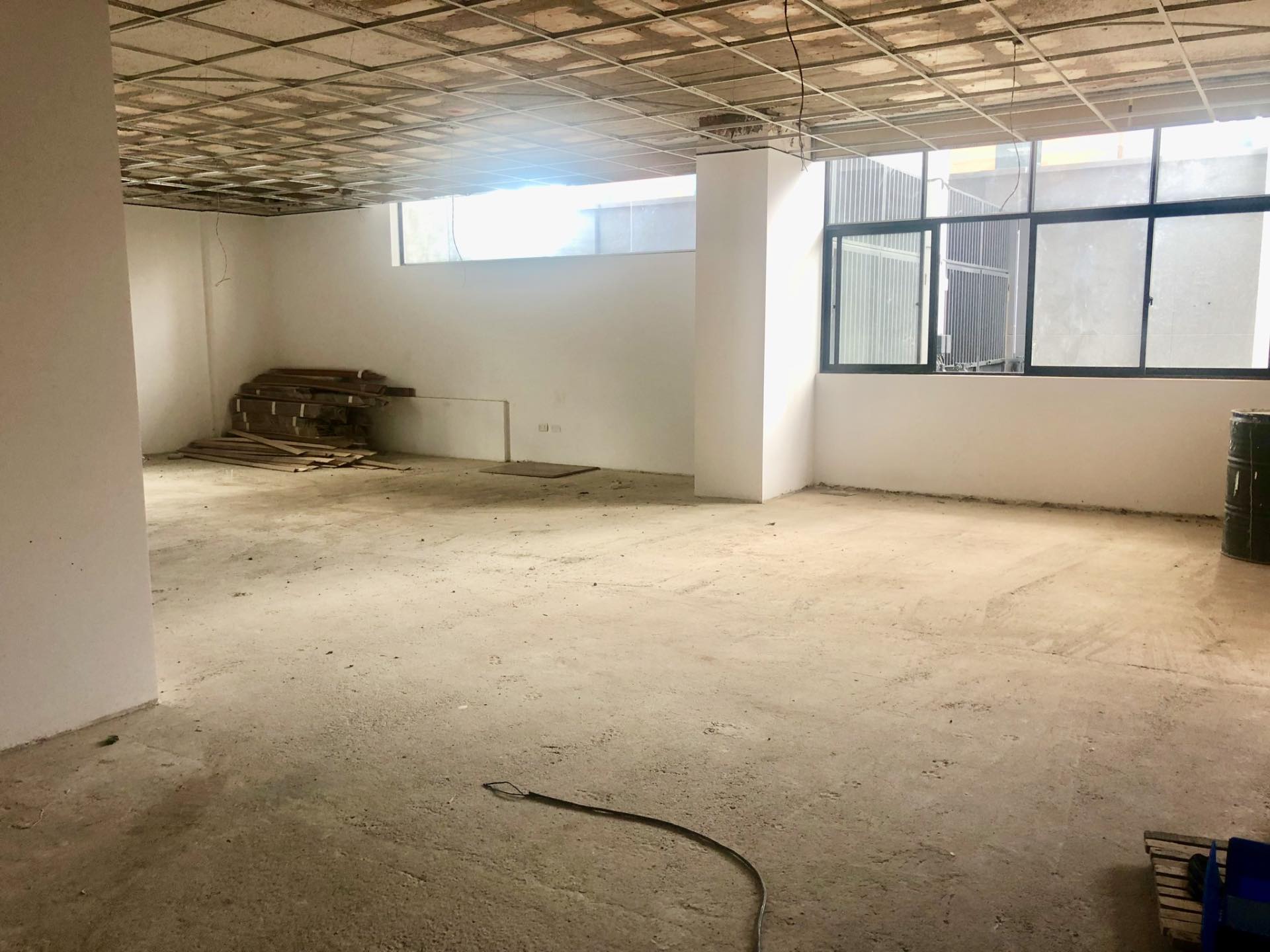 Local comercial en AnticréticoMODERNO Y ESPACIOSO LOCAL Foto 6