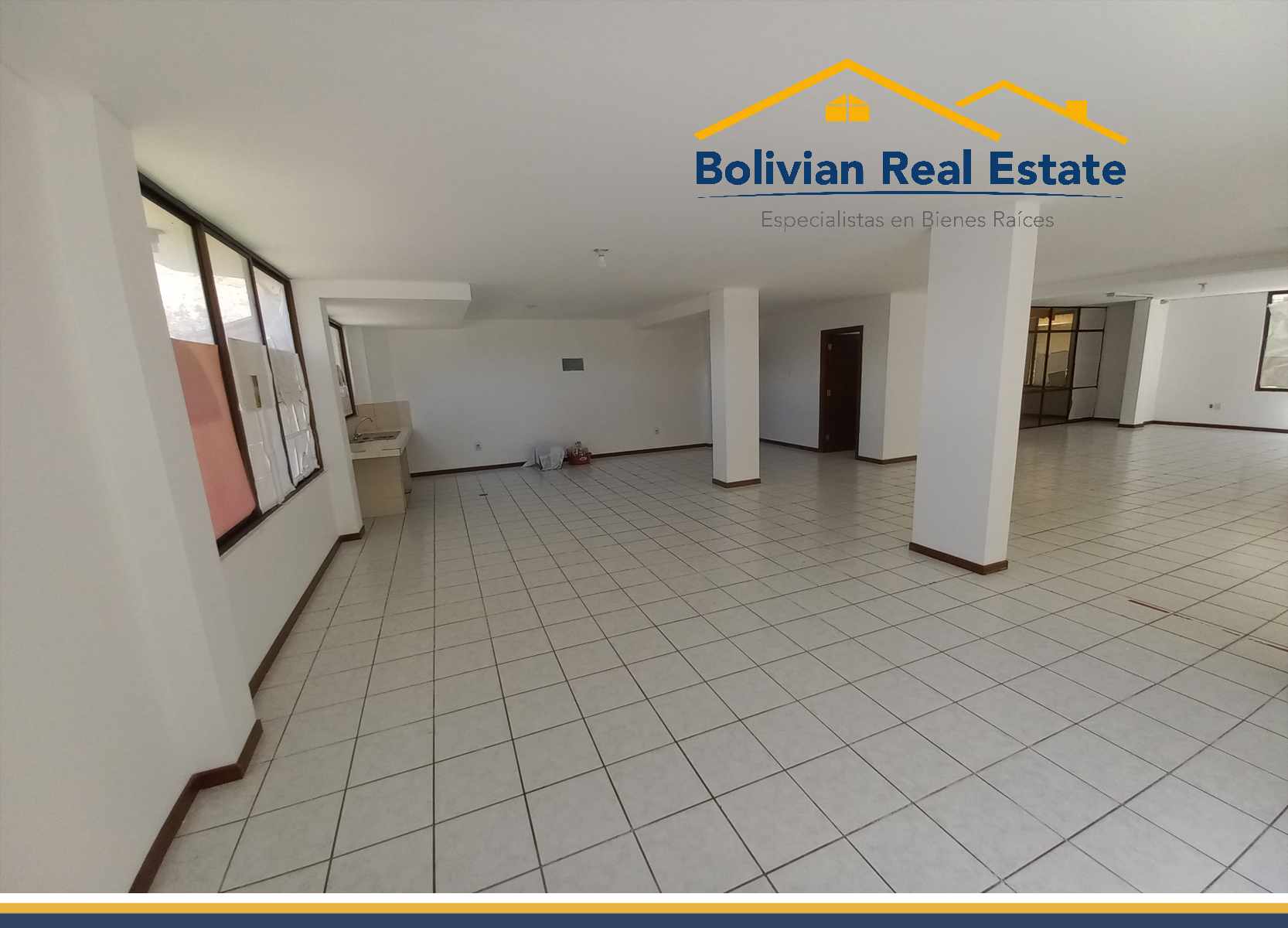 Local comercial en VentaIRPAVI PLAZA LITORAL EN VENTA LOCAL A LA CALLE   2 baños  Foto 4