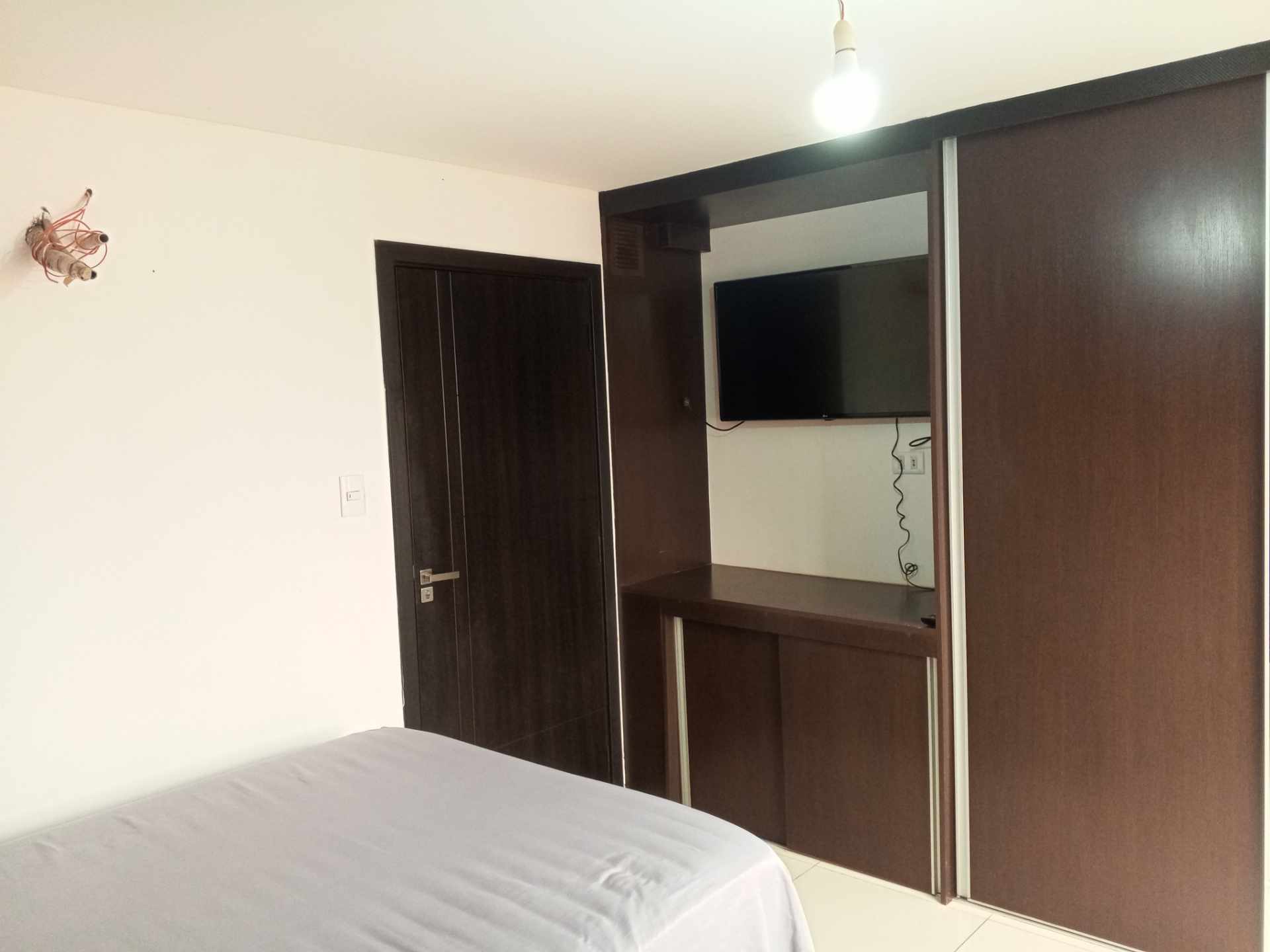 Departamento en Alquiler[EDIFICIO MONTE CASTELO| AV. ALEMANA 3ER. Y 4TO. ANILLO] ALQUILER AMOBLADO DPTO. 1 DORMITORIO PET FRIENDLY SIN PARQUEO CERCA DE COLEGIO SAINT GEORGE 1 dormitorios 1 baños  Foto 8