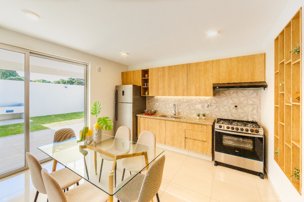 Casa en Entre 8vo y 9no anillo Norte en Santa Cruz de la Sierra 3 dormitorios 2 baños 2 parqueos Foto 4