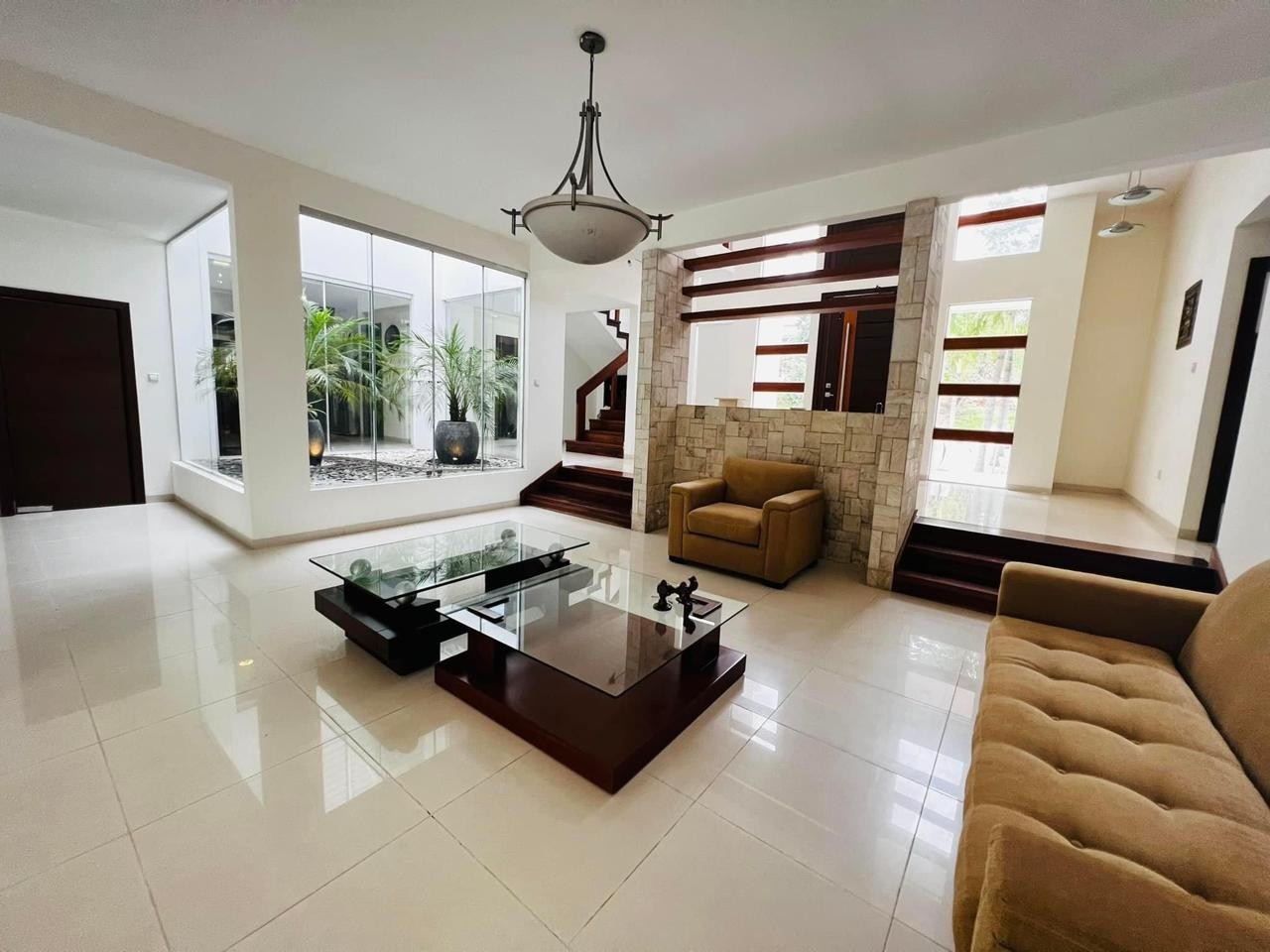 Casa en Urubó en Santa Cruz de la Sierra 4 dormitorios 6 baños 4 parqueos Foto 16