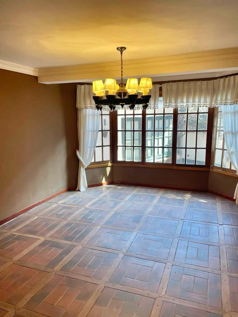 Casa Bonita Casa en Alquiler, 3 dormitorios en suite
Achumani en Condominio Cerrado Foto 4