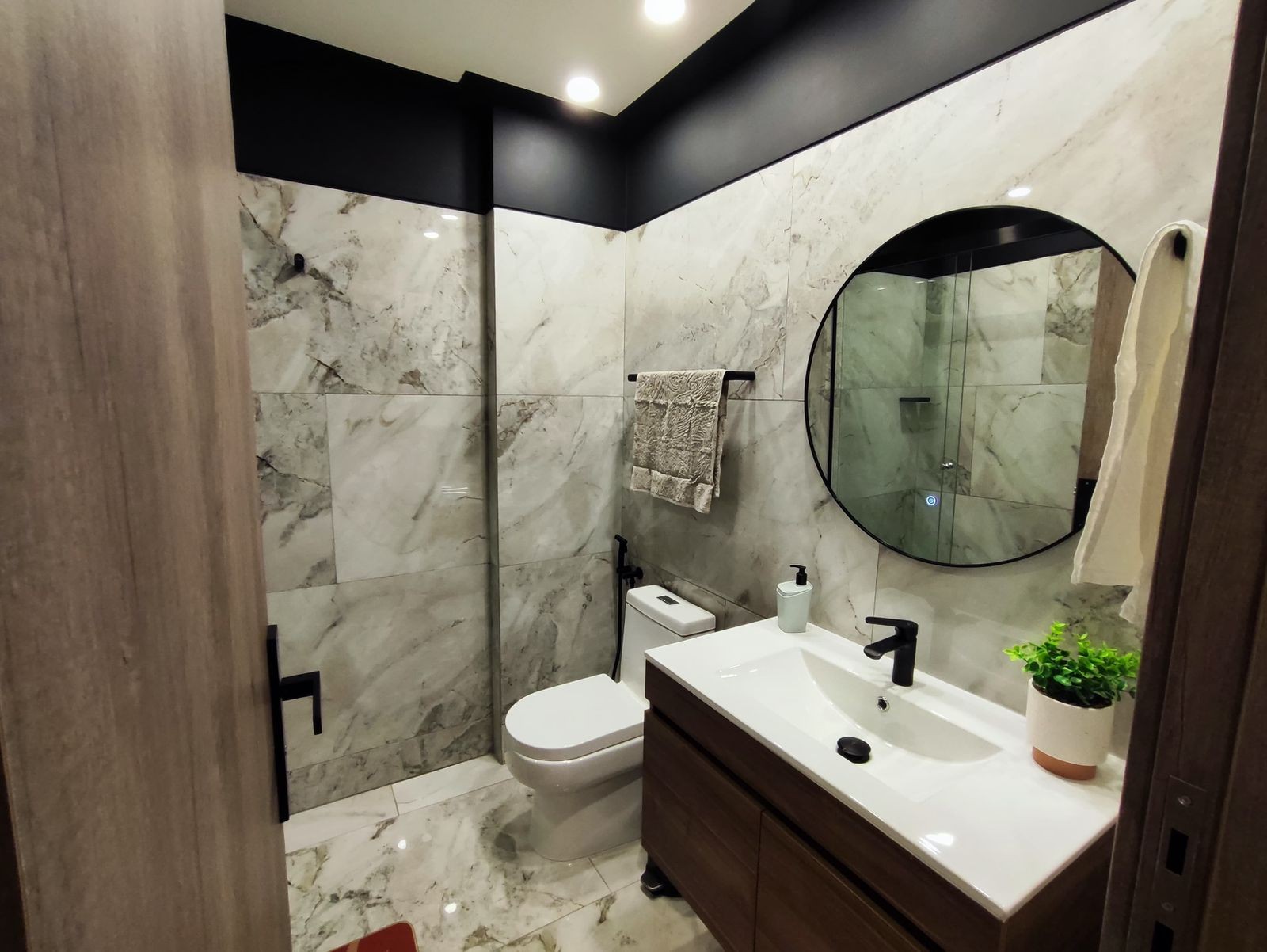 Departamento en AlquilerEn Equipetrol lujoso departamento de 2 Dormitorios Amoblado en Alquiler  3 dormitorios 2 baños 1 parqueos Foto 9