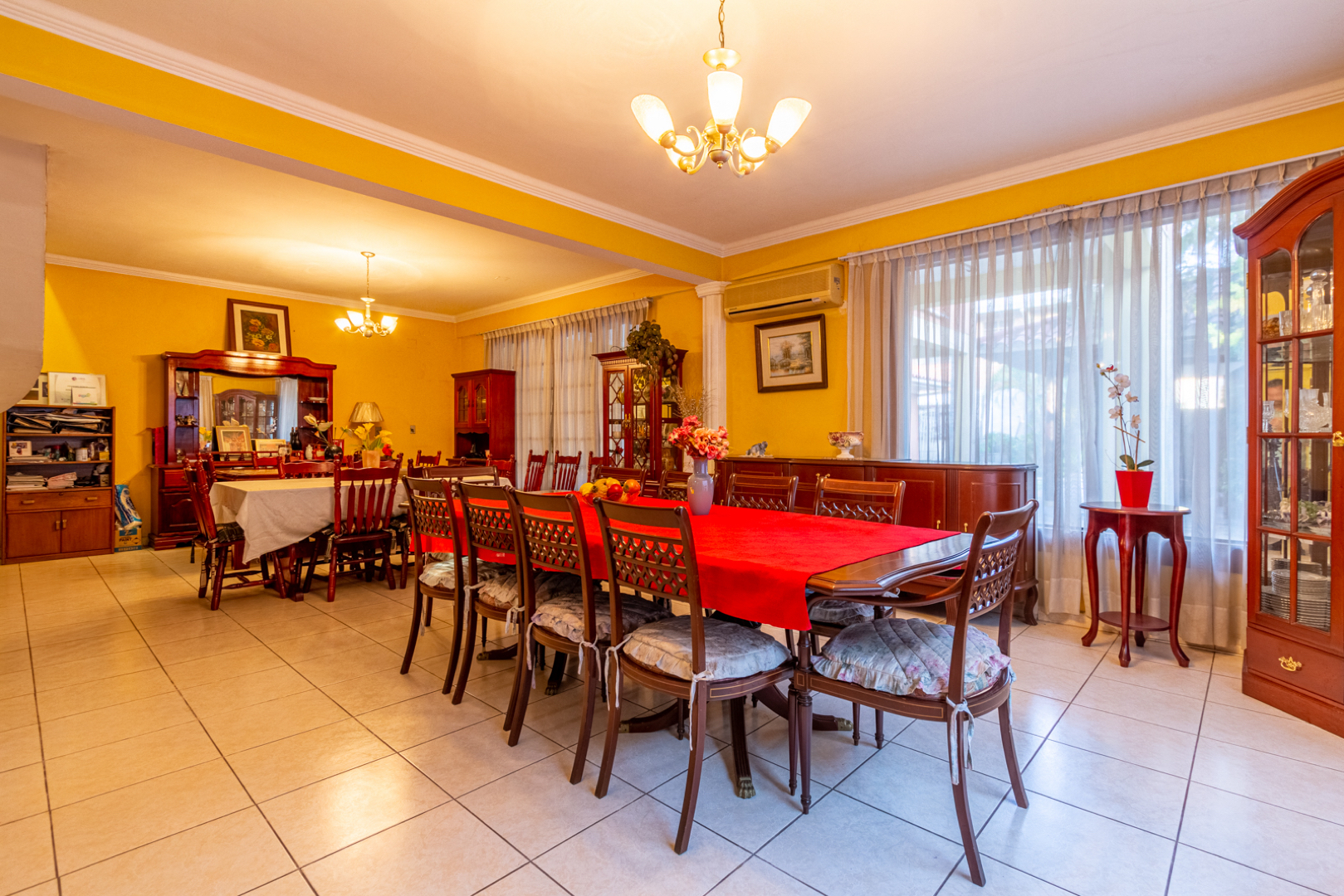 Casa en Entre 4to y 5to anillo Sur en Santa Cruz de la Sierra 5 dormitorios 5 baños 8 parqueos Foto 7