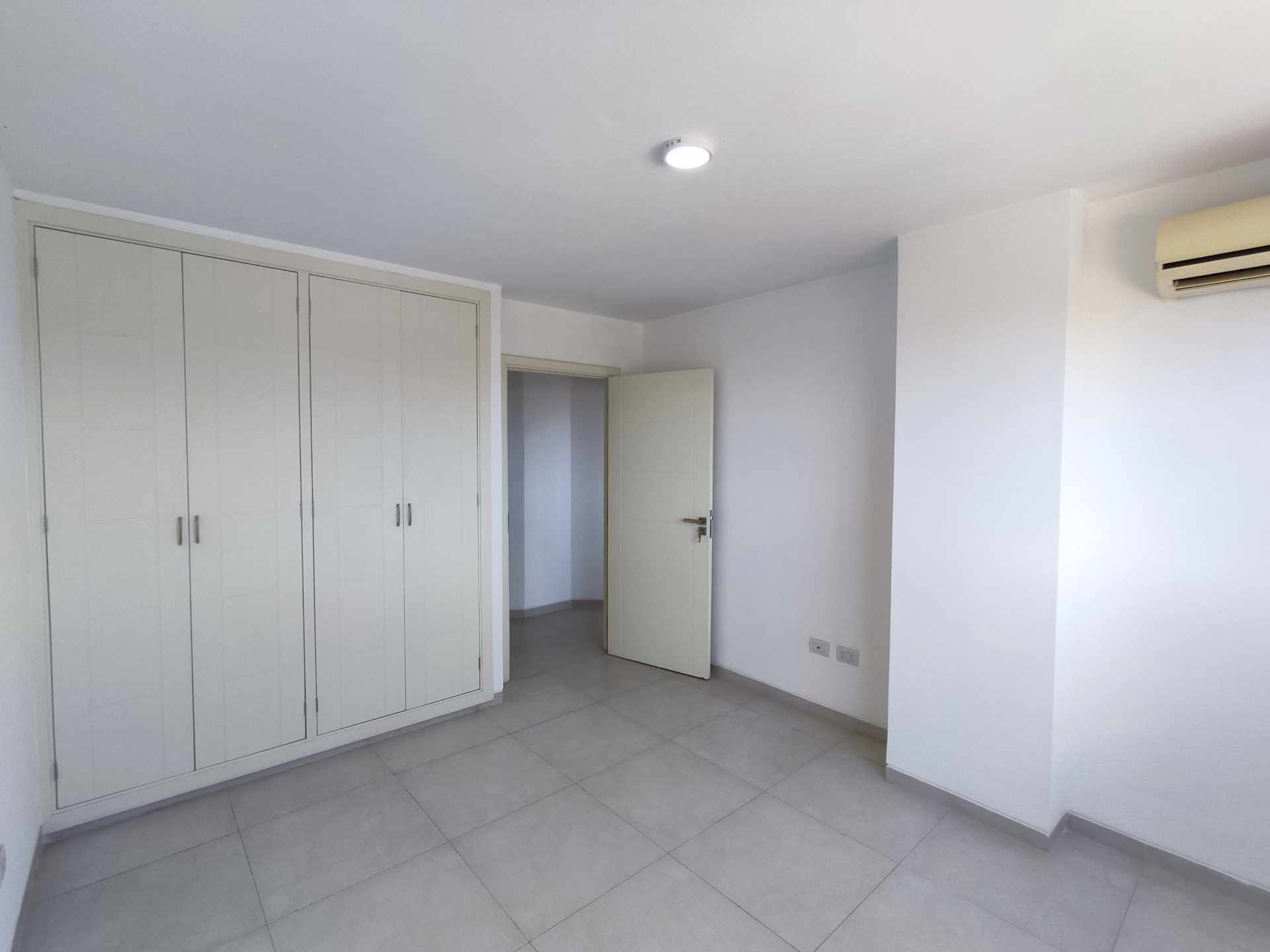 Departamento Torres Geranios, entre 1er y 2do anillo Foto 23