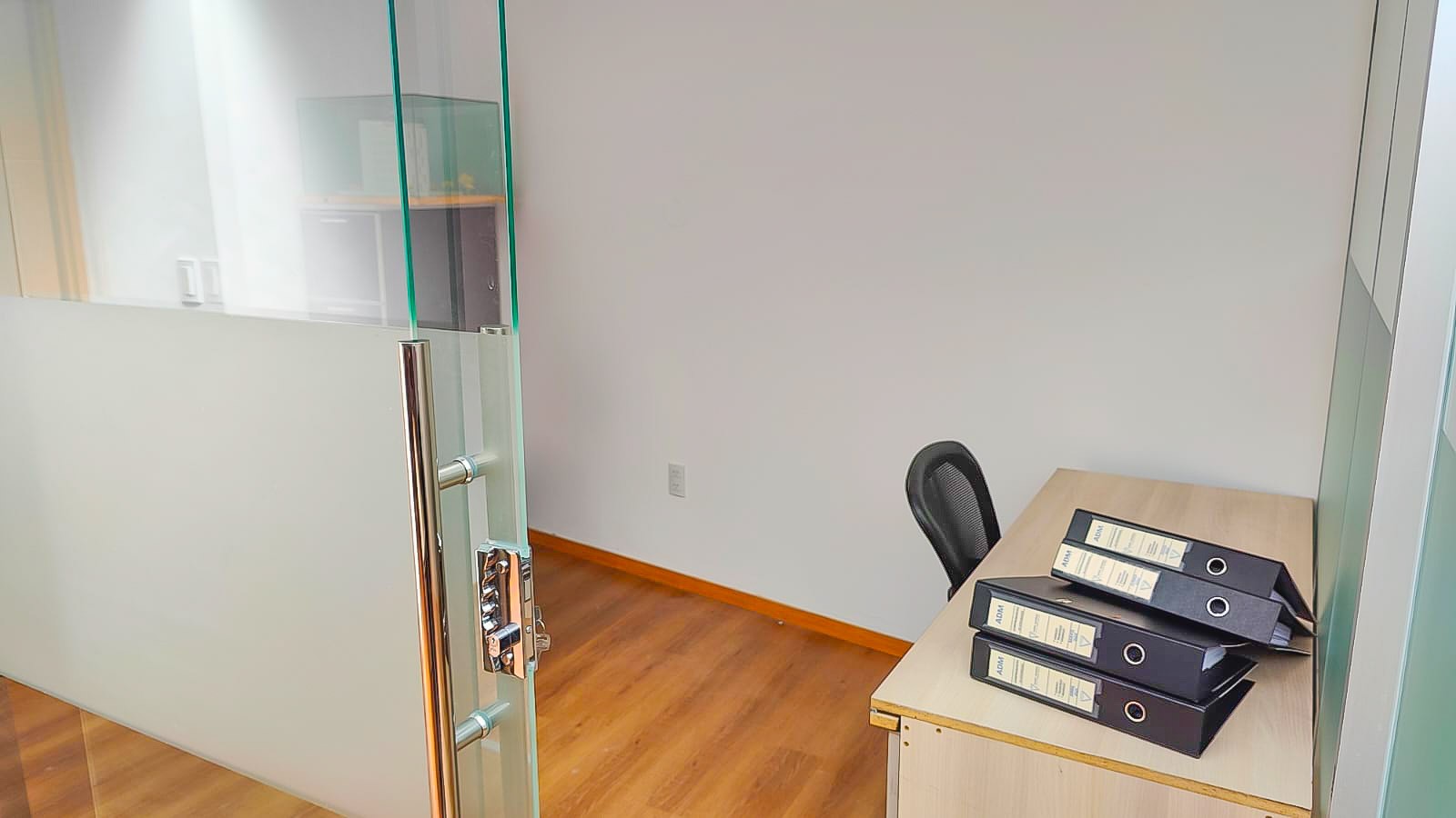 Oficina en Venta<b>OFICINA NUEVA DE 154 M2. EN VENTA EN LA AVENIDA 6 DE AGOSTO</b>  6 dormitorios 2 baños  Foto 3