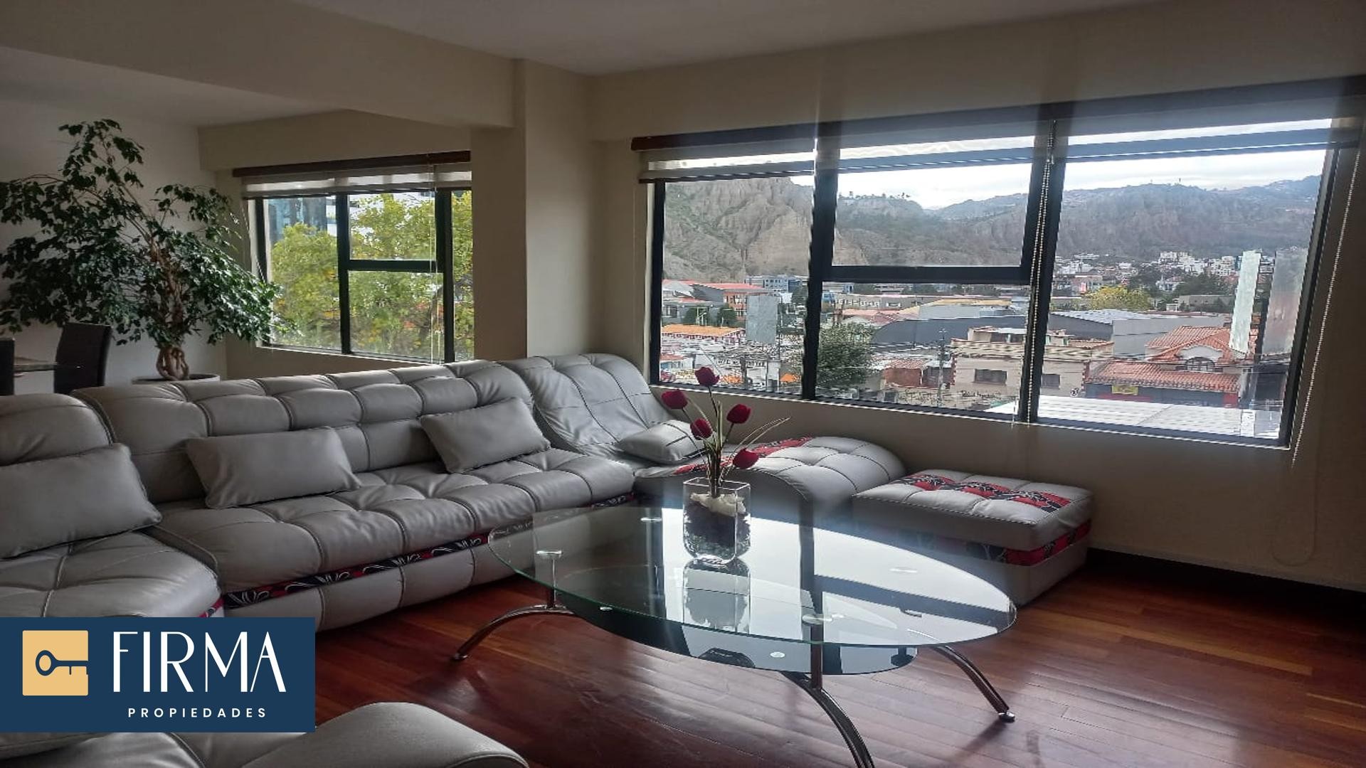 Departamento en Alquiler DEPARTAMENTO EN AQUILER AMPLIO AMOBLADO Y TOTALMENTE EQUIPADO EN CALACOTO 3 dormitorios 3 baños 1 parqueos Foto 3