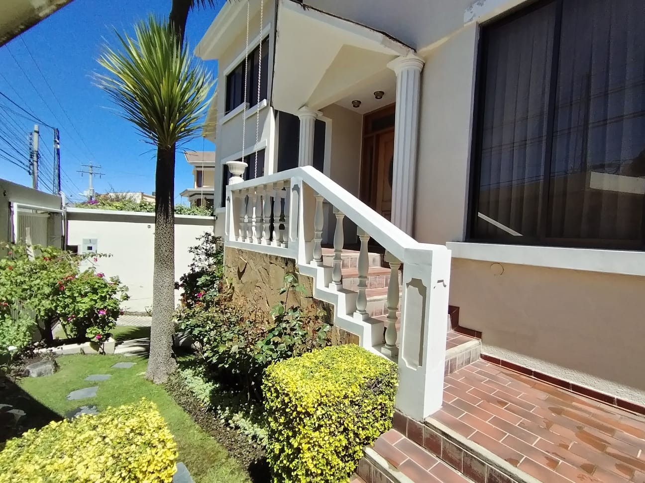 Casa en AlquilerAvenida Julio Mendez No 10 esquina calle 11 meseta de Achumani Foto 34