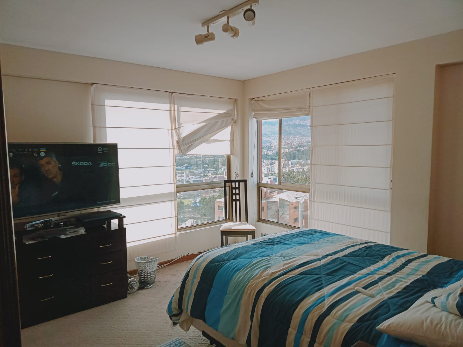 Departamento en Cota Cota en La Paz 3 dormitorios 4 baños 1 parqueos Foto 6