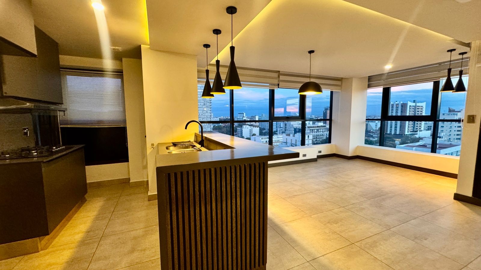 Departamento en Equipetrol en Santa Cruz de la Sierra 2 dormitorios 3 baños  Foto 3