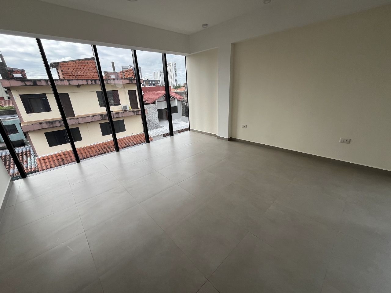 Edificio A 50 m. de la Av. Banzer (Tipo de cambio 7) Foto 6
