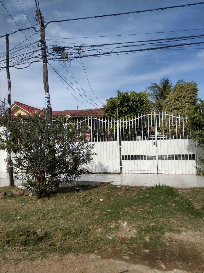 Casa en VentaBarrio Nueva Esperanza
Entre Av. 2 de agosto y Cambodromo  8 dormitorios 3 baños 2 parqueos Foto 16