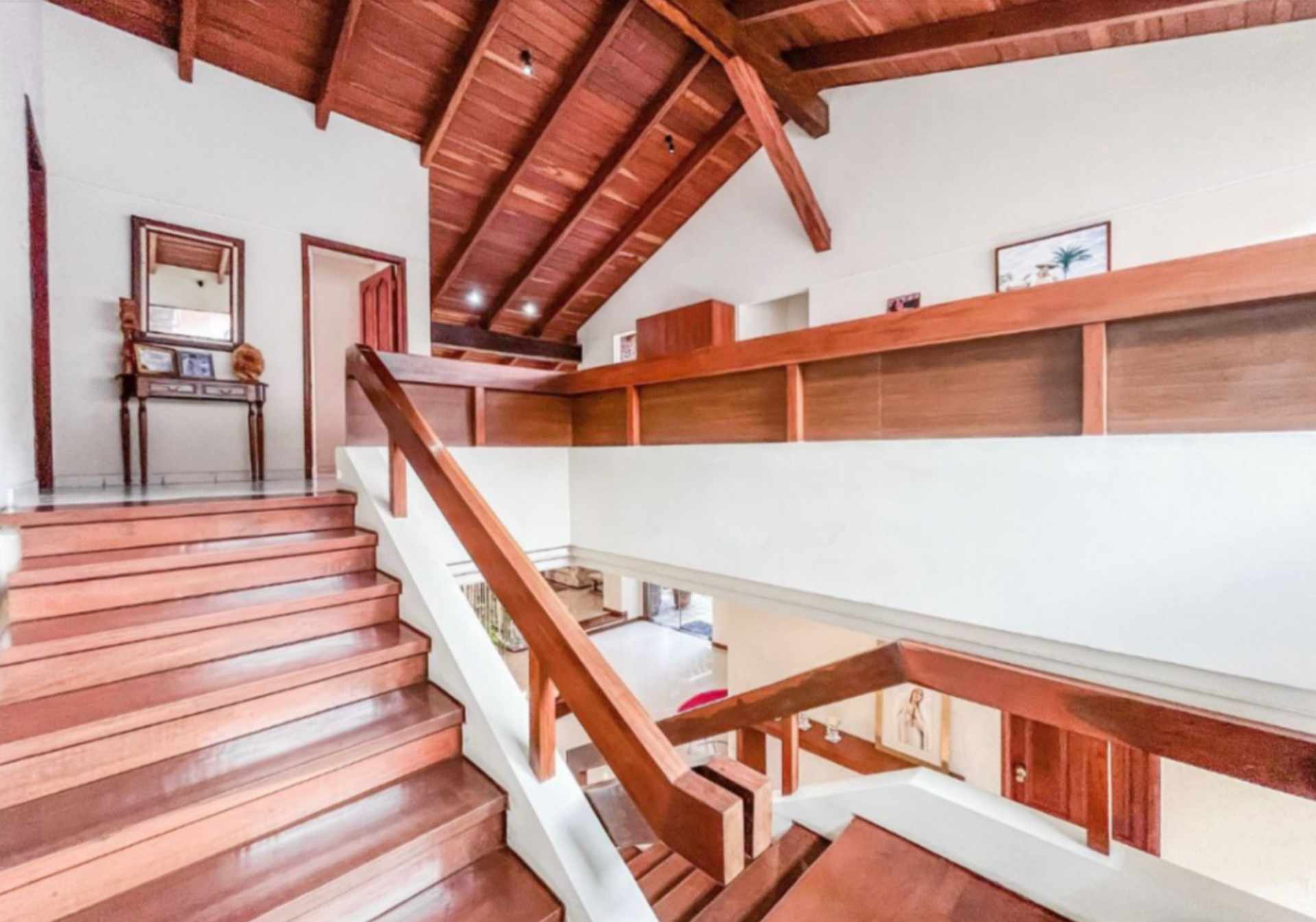 Casa en Entre 2do y 3er anillo Norte en Santa Cruz de la Sierra 4 dormitorios 6 baños 3 parqueos Foto 7