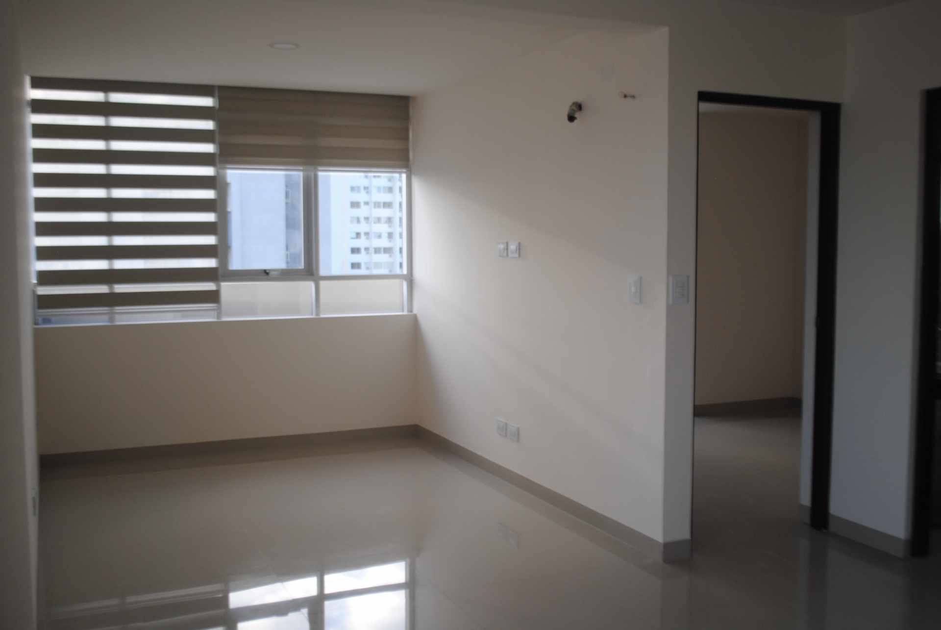 Departamento en Entre 1er y 2do anillo Sur en Santa Cruz de la Sierra 2 dormitorios 2 baños 1 parqueos Foto 3