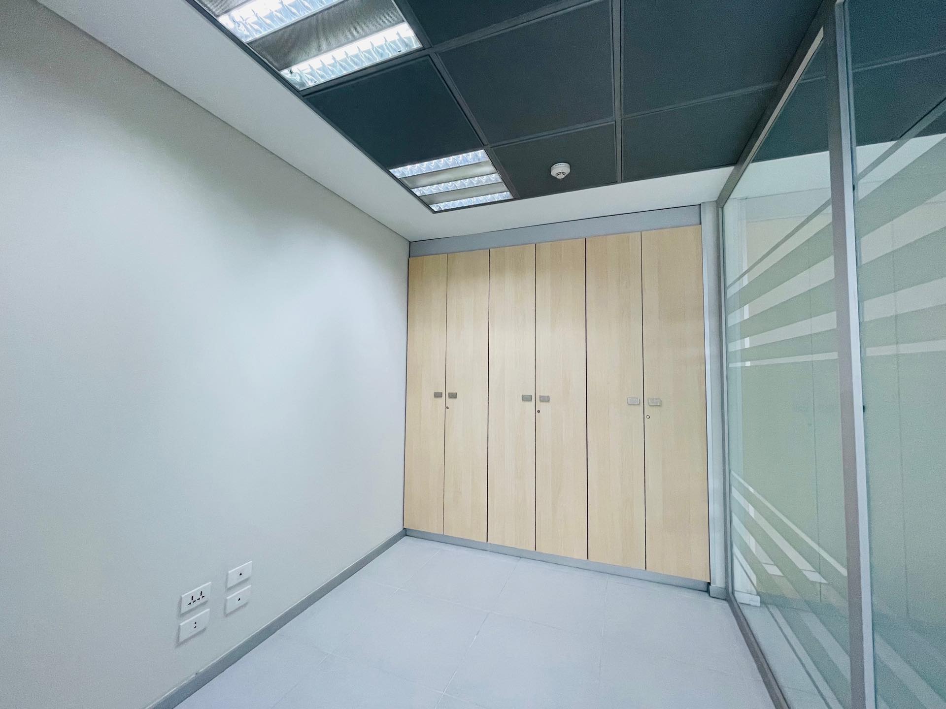 Oficina en AlquilerEdificio Torre Duo, Equipetrol 4to anillo  Foto 11