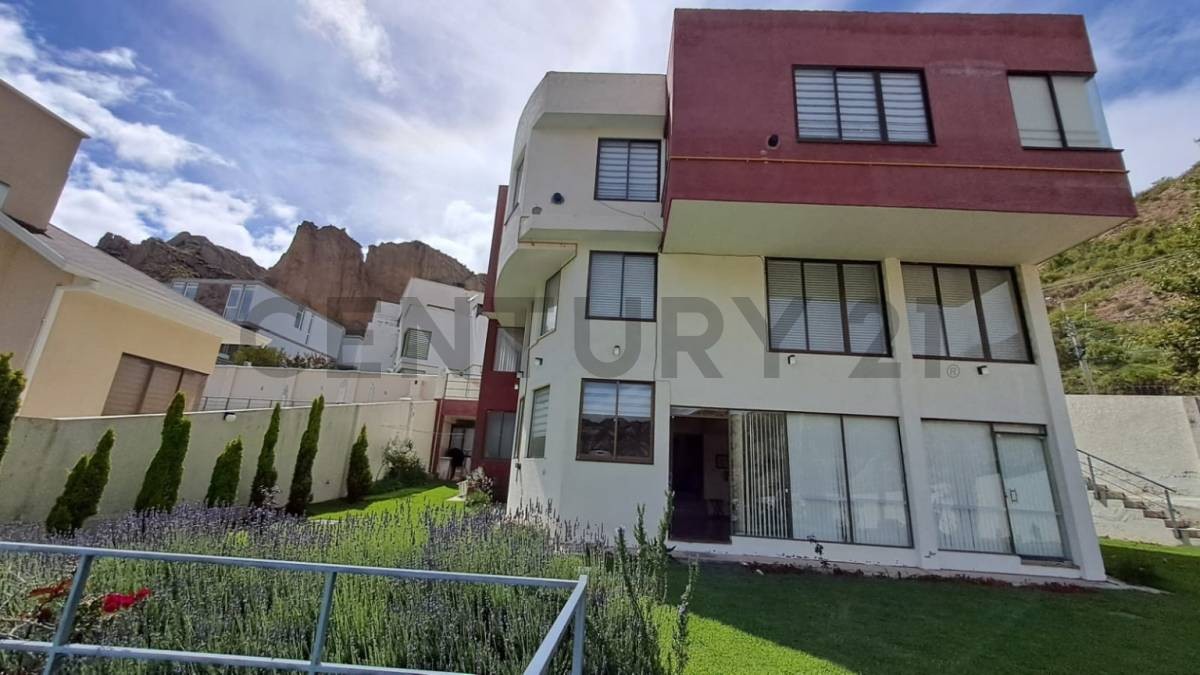 Casa en La Florida en La Paz 4 dormitorios 6 baños 4 parqueos Foto 1