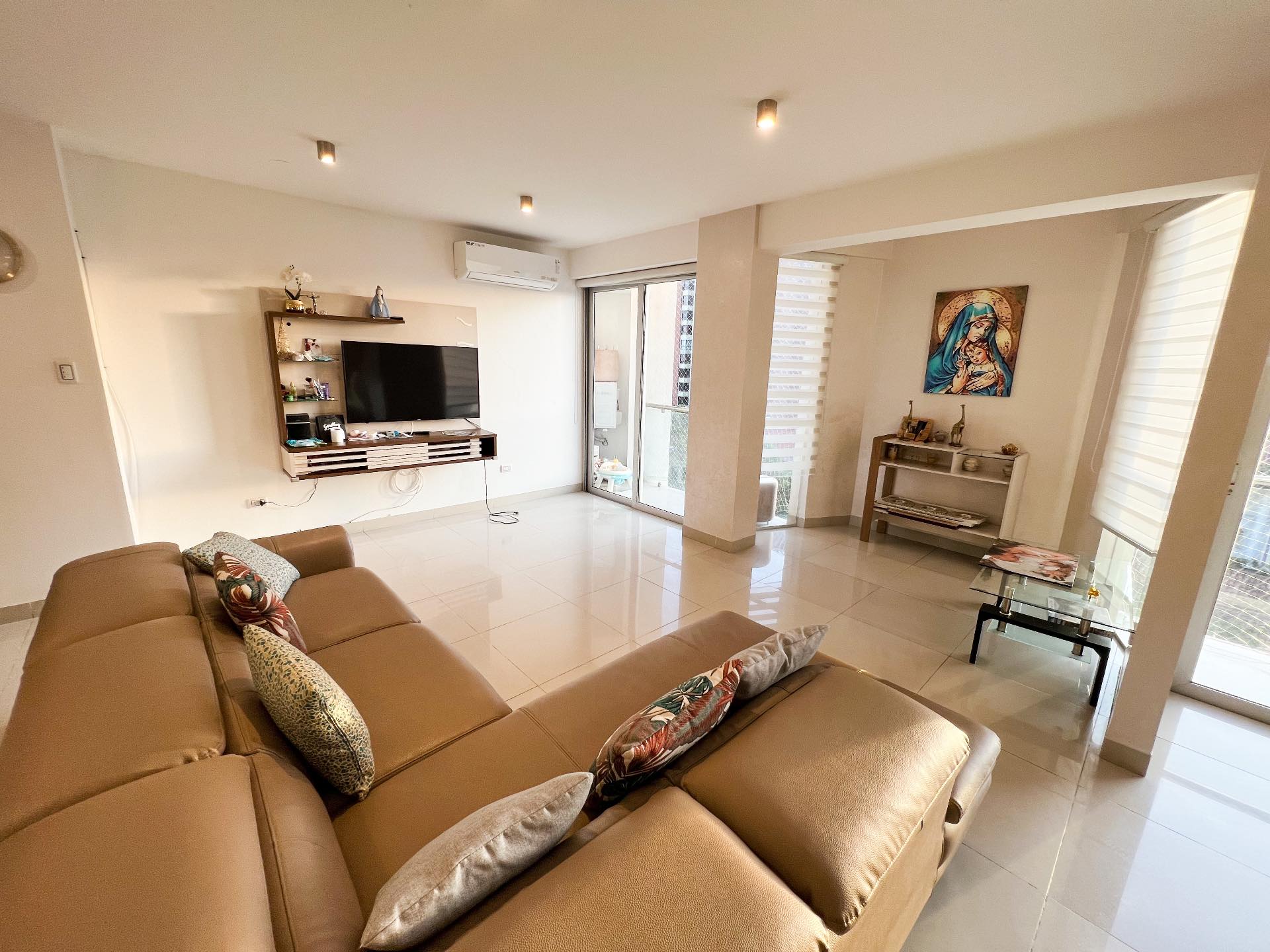 Departamento en Centro en Santa Cruz de la Sierra 2 dormitorios 3 baños 1 parqueos Foto 2