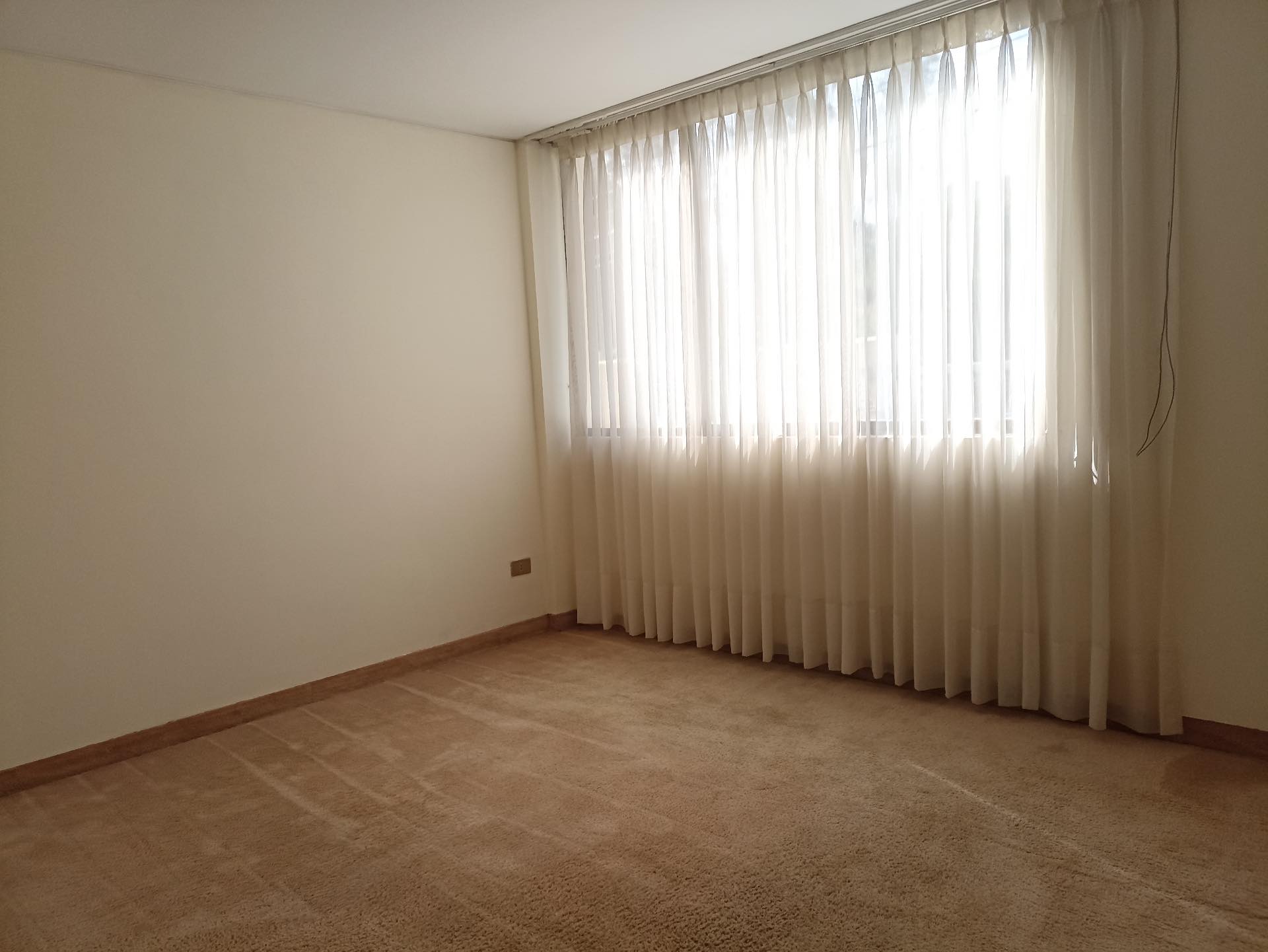 Departamento en Calacoto en La Paz 3 dormitorios 2 baños 1 parqueos Foto 6