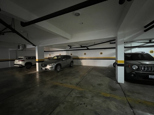 Departamento en AlquilerCondominio Onix, Equipetrol Norte, entre 3er. y 4to. Anillo, próximo a Manzana 40.  2 dormitorios 2 baños 1 parqueos Foto 14