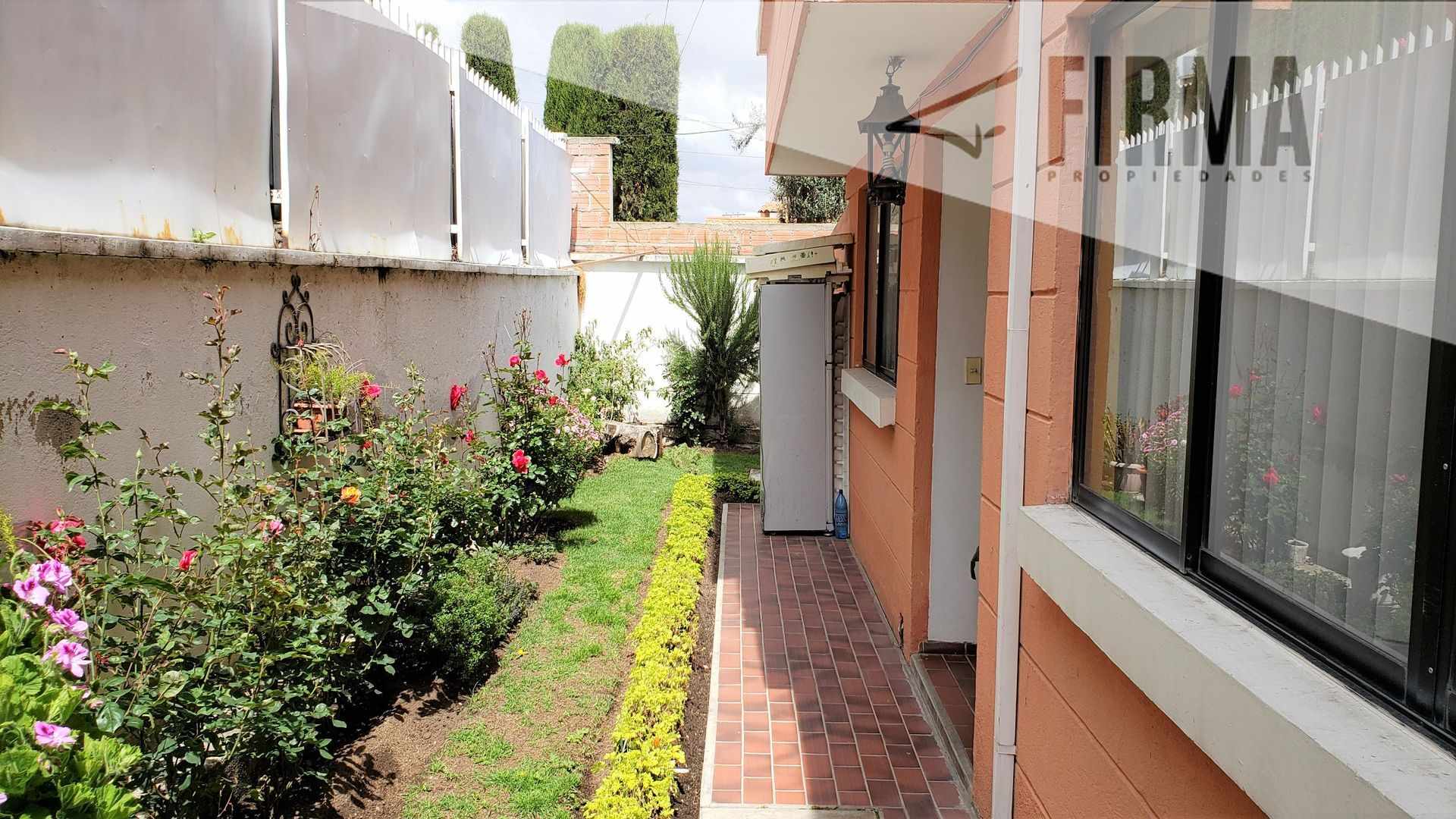 Casa en Cota Cota en La Paz 4 dormitorios 4 baños 1 parqueos Foto 1