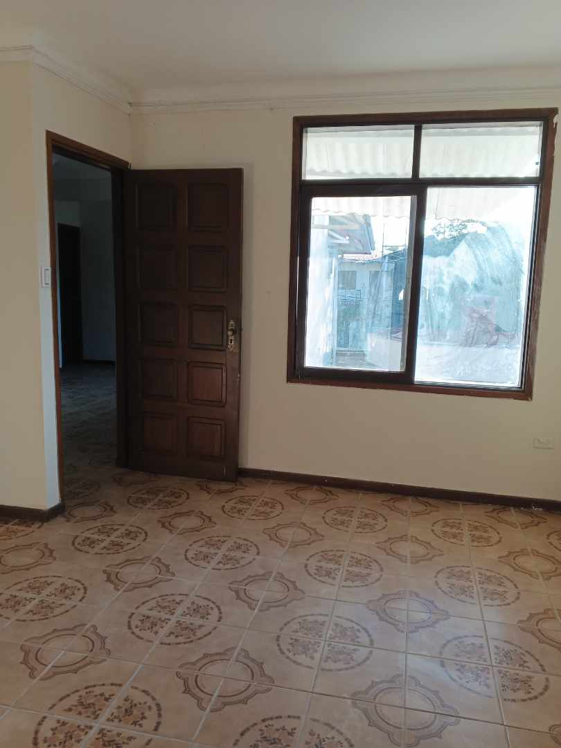 Casa en AlquilerAlquiler de Casa sobre Av 3er Anillo  5 dormitorios 4 baños 2 parqueos Foto 9