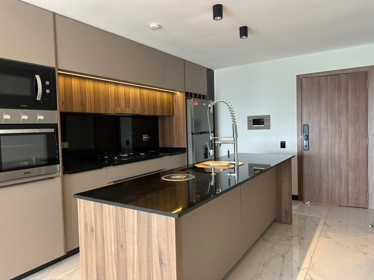 Departamento en AlquilerEQUIPETROL SKY MOON 
DEPARTAMENTO EN ALQUILER 
A ESTRENAR 2 DORMITORIOS  2 dormitorios 3 baños 1 parqueos Foto 7