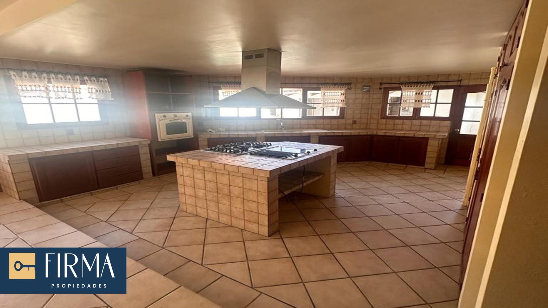 Casa en AlquilerCASA EN ALQUILER, LA BARQUETA ACHUMANI 3 dormitorios 6 baños 2 parqueos Foto 4